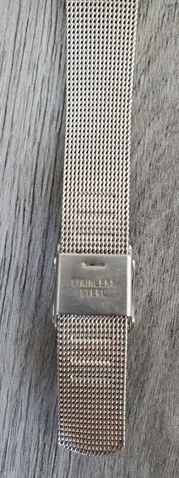 Skagen Denmark 32SGSC Women’s Watch Ultra Slim Silver Gold Tone Mesh Band Quartz