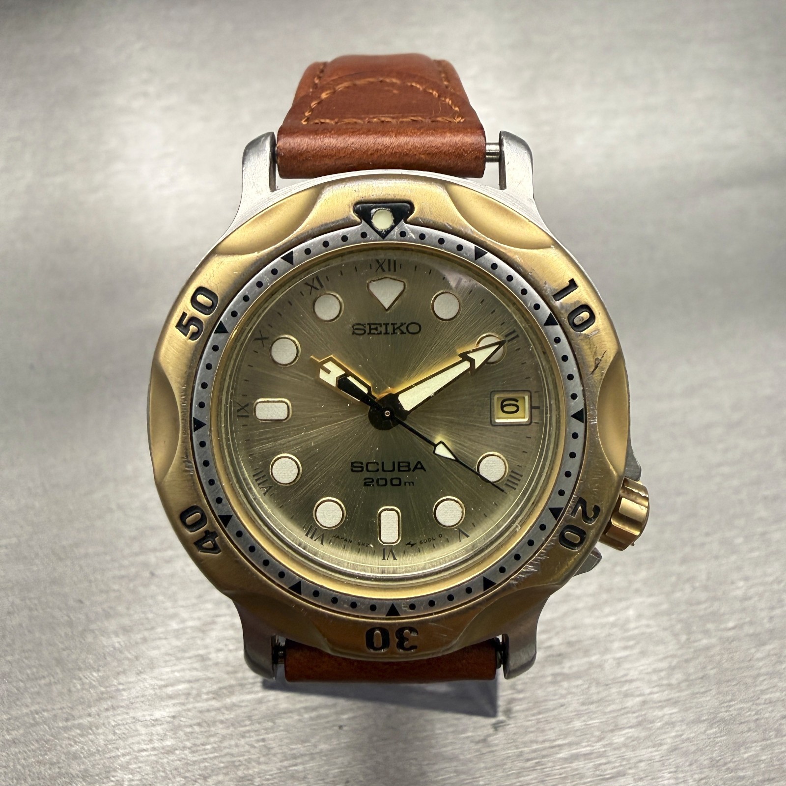 Seiko Scuba Watch Men 39mm Champagne Dial Two Tone Date Round 5H25-6000 New Batt