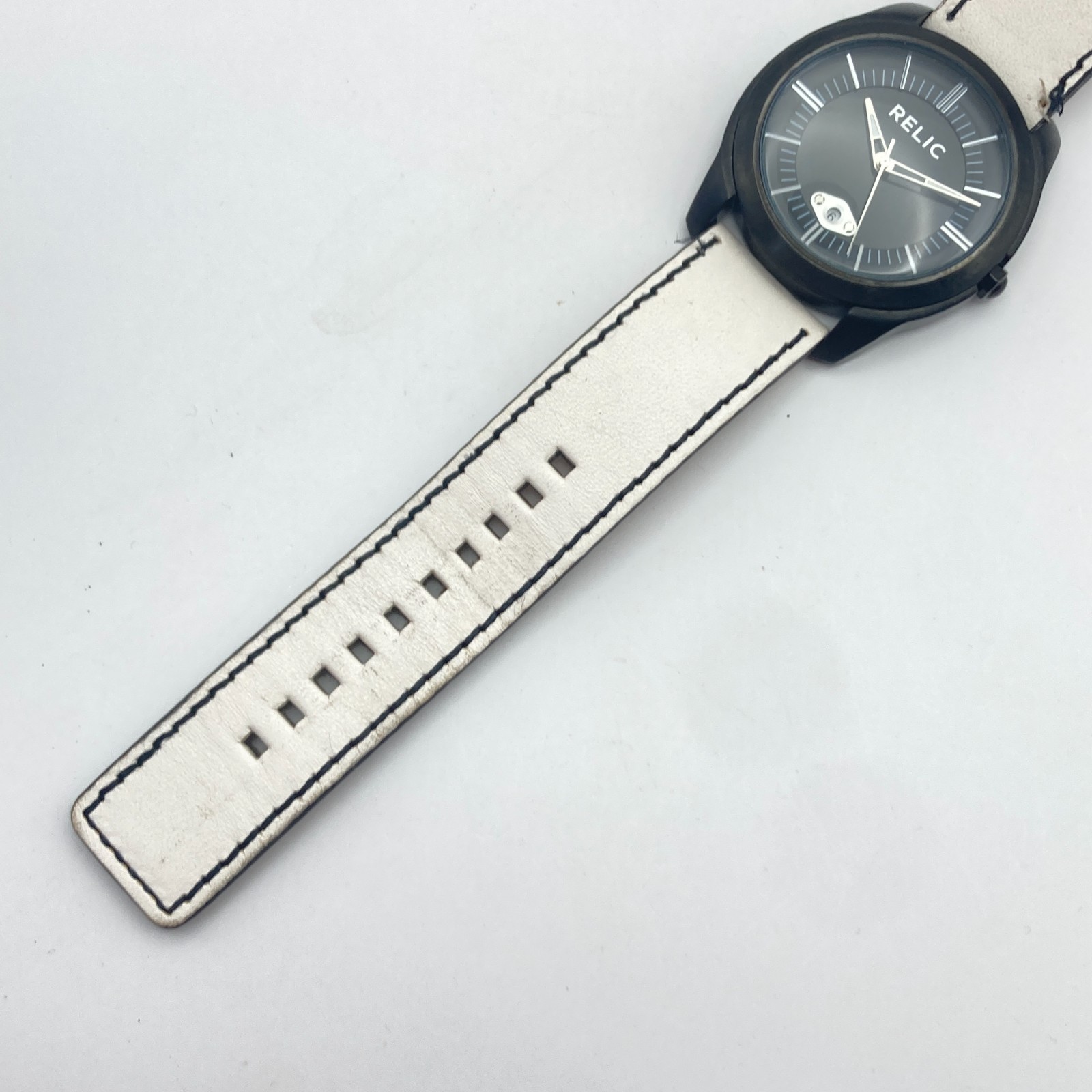 Fossil Relic Men’s Watch 41mm Black Date Leather 50M ZR77254 New Battery 9.5″
