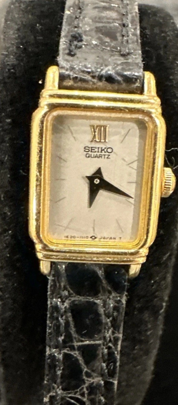 Vintage Seiko 1E 20– 5000 Women’s Quartz Gold Tone Dress Watch Black