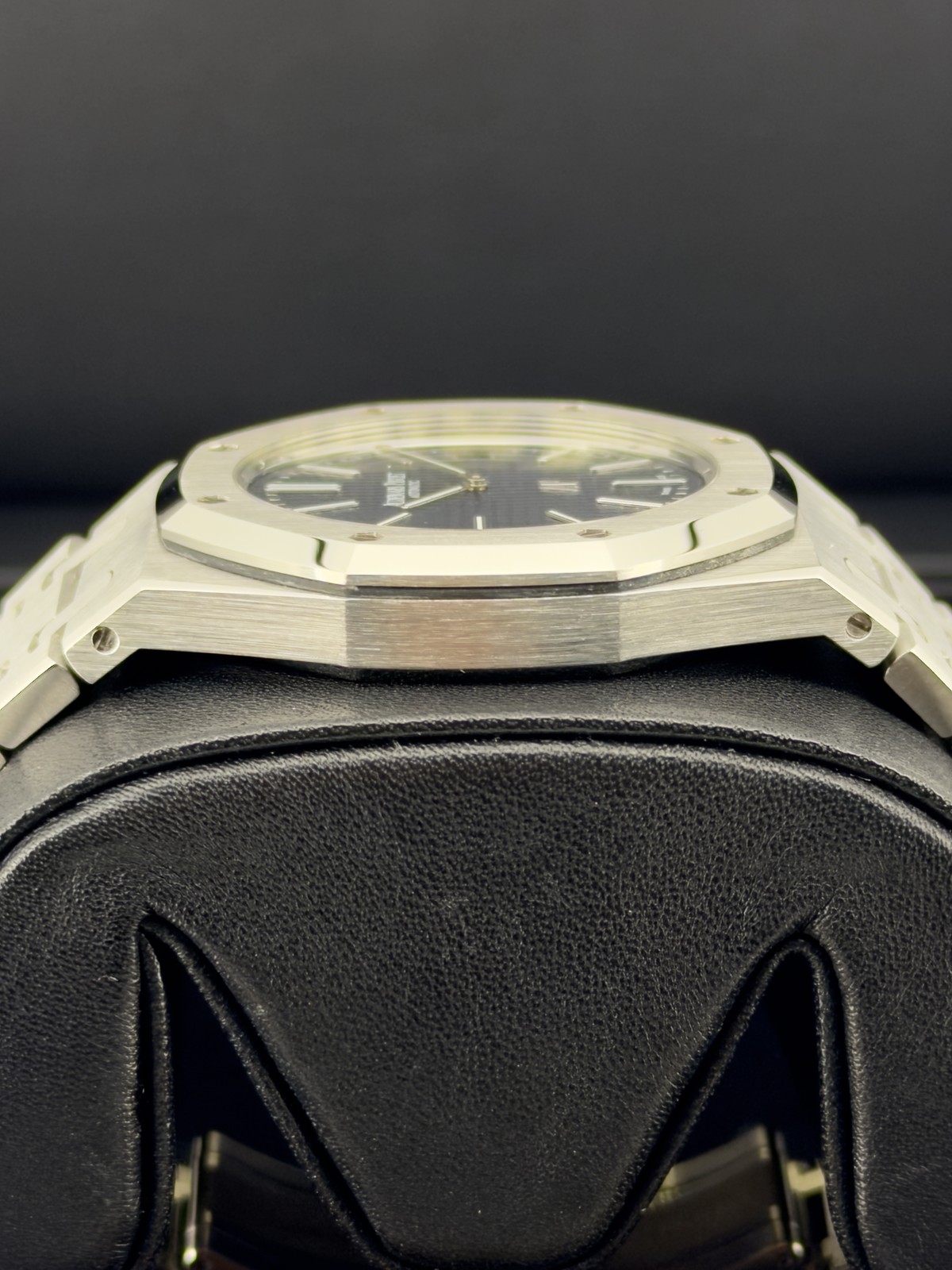 Audemars Piguet Royal Oak “Jumbo” Extra-Thin Blue Dial on Bracelet