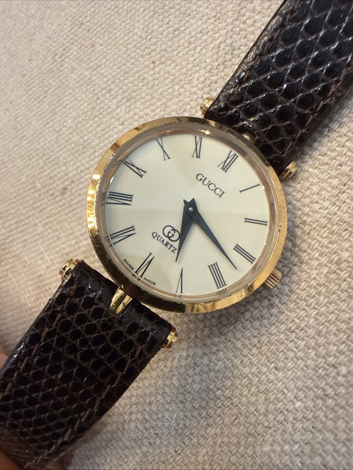 Vintage Gucci 2000M 30mm Ivory Dial Roman Sherry Line Quartz Mens Watch
