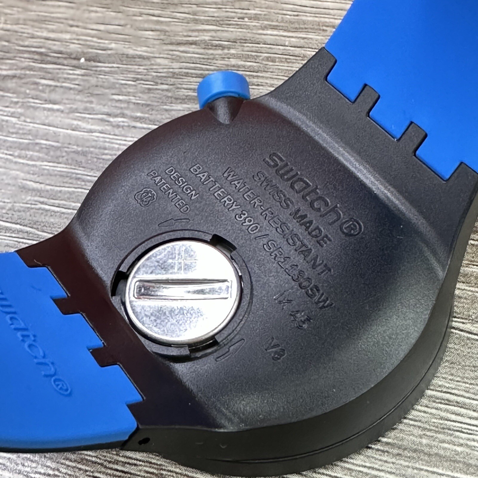 NEW✅ Swatch BIG BOLD BBBLUE Black And Blue 47mm Watch SO27B101