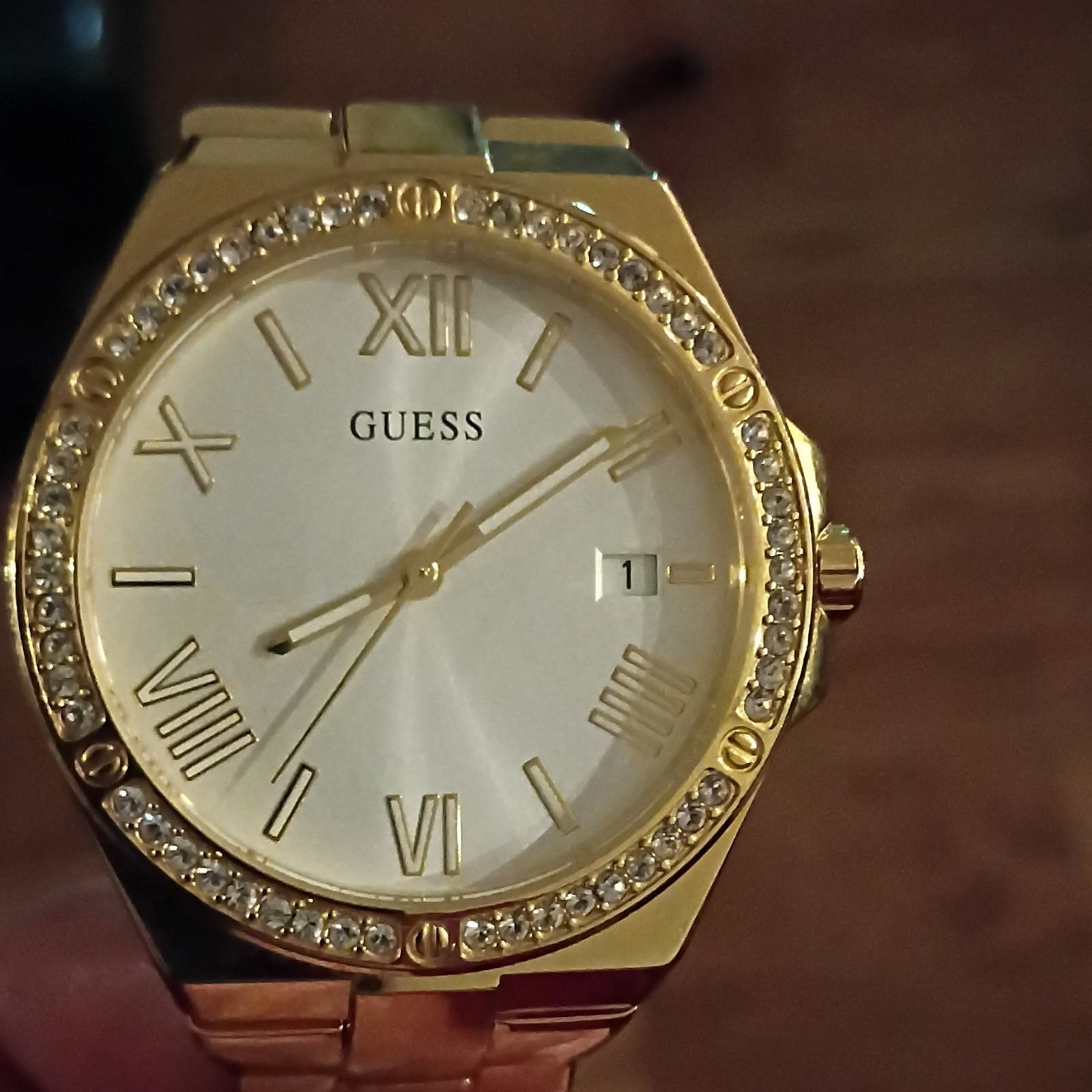 GUESS Women’s Gold Tone Analog Dress Watch White Dial Roman/Gem Bezel Date
