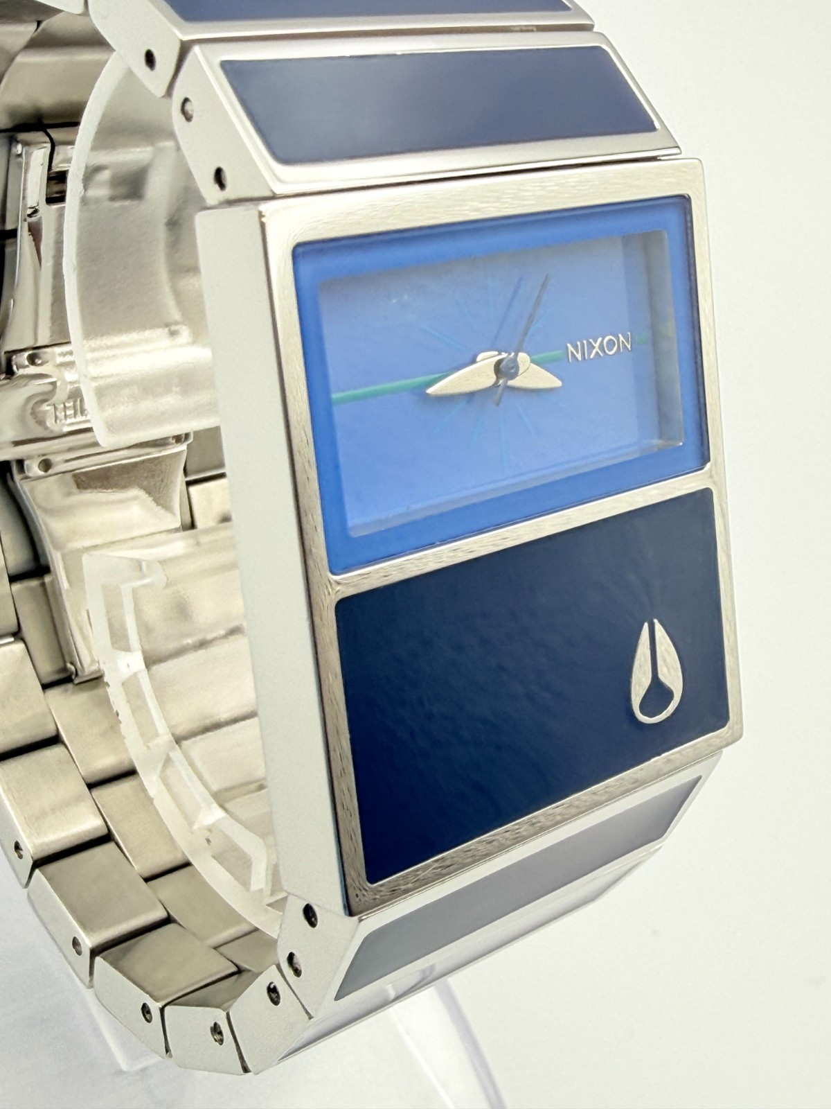 Nixon The Chalet Blue Color Quartz Watch Wrist 15.5cm (6.1in) – Rank B