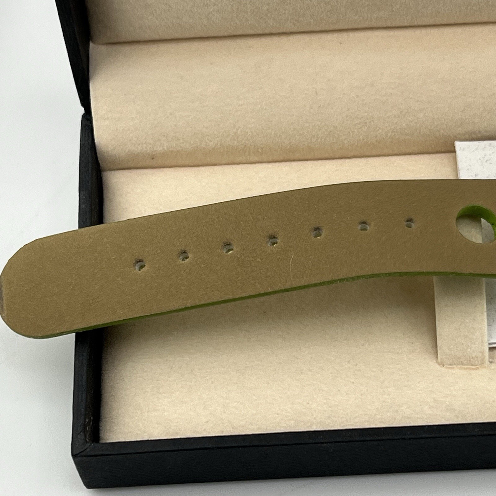Pedre Since 1944 Women’s Quartz Wrist Watch Green
