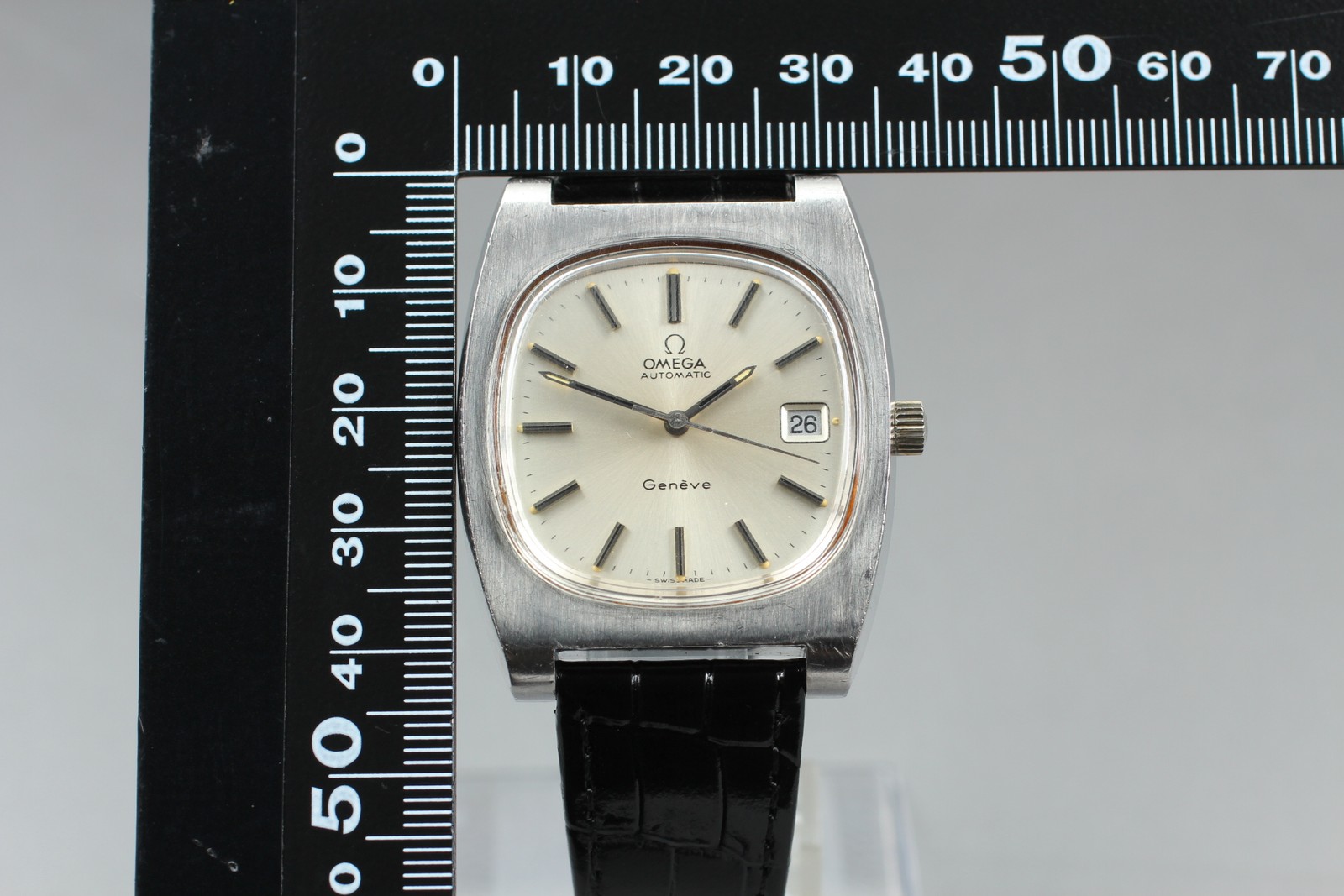 Vintage 1970s Omega Geneve cal.1012 166 0190 Date Square AT 37mm Men’s watch