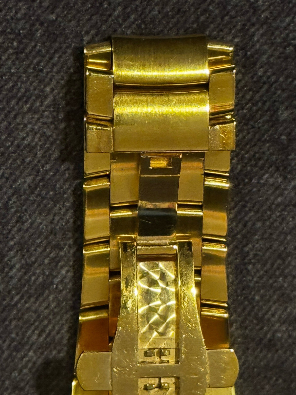 Gucci 8500M Square Quartz Men’s Watch 0017202 NEW BATTERY 7 1/2 – 7 3/4 EUC
