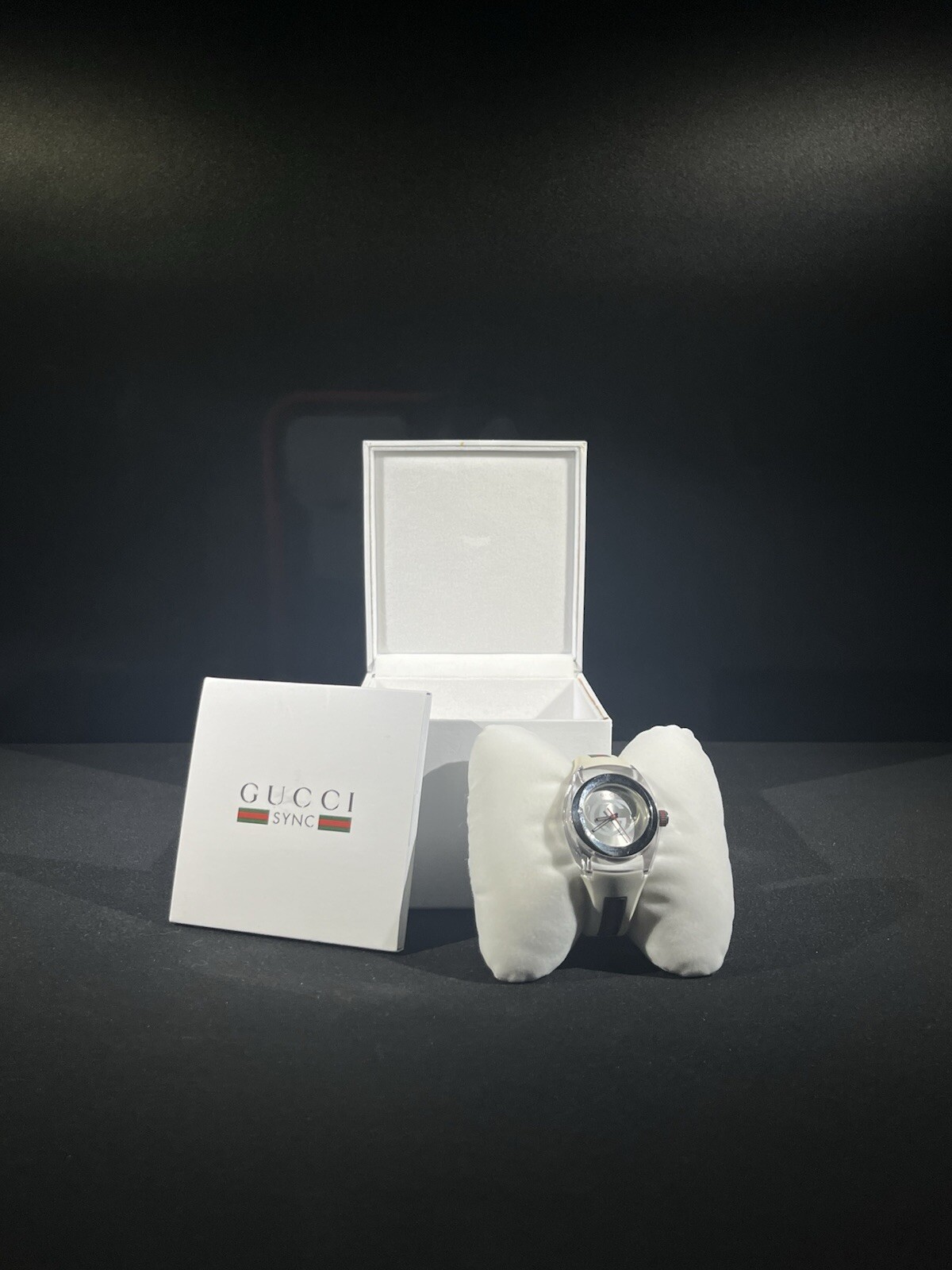 Women’s Gucci Sync Watch (White)