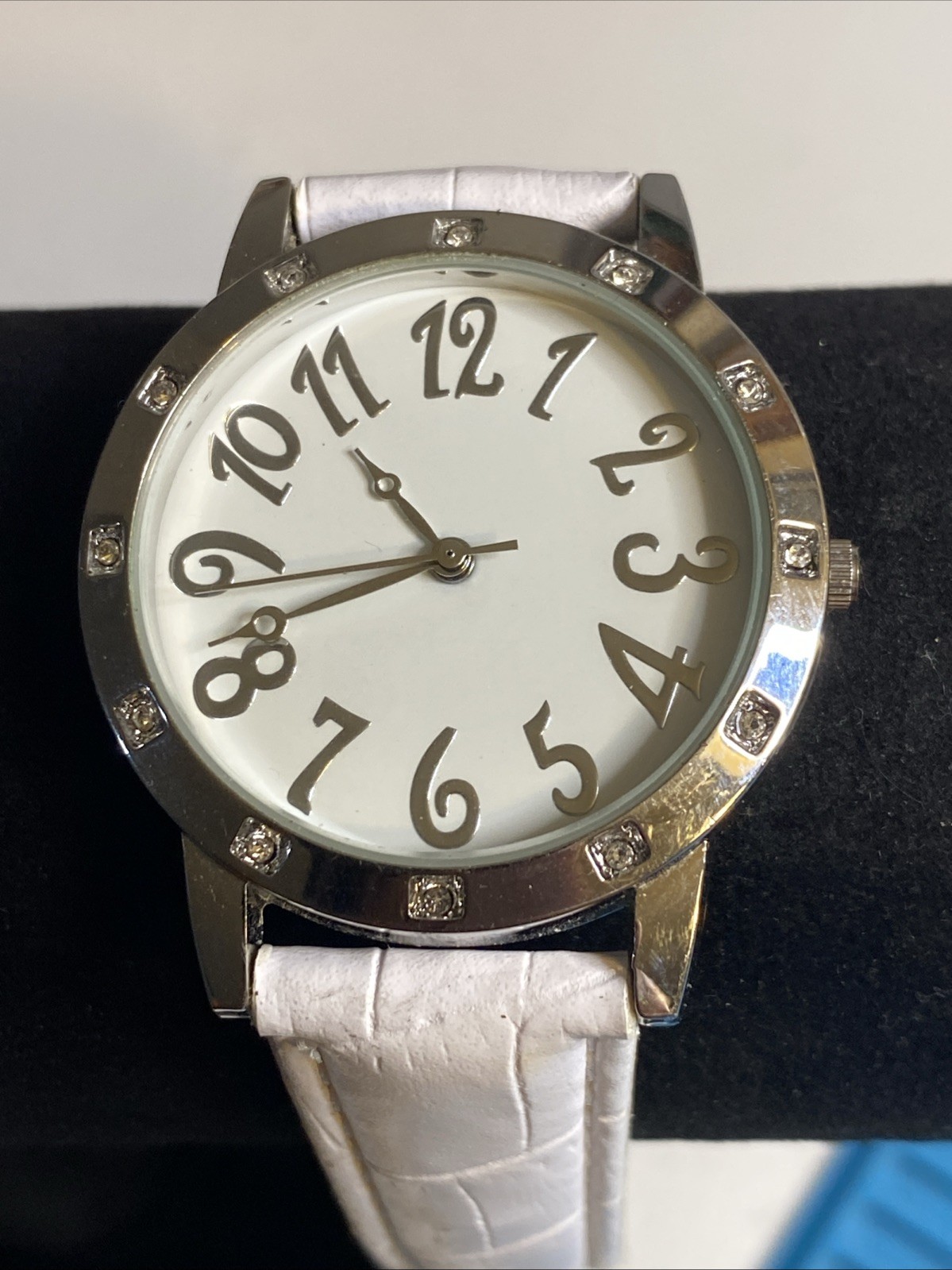 Watch GENWM689 Japan Silver White Croc Patent Crystals New Battery Ladies
