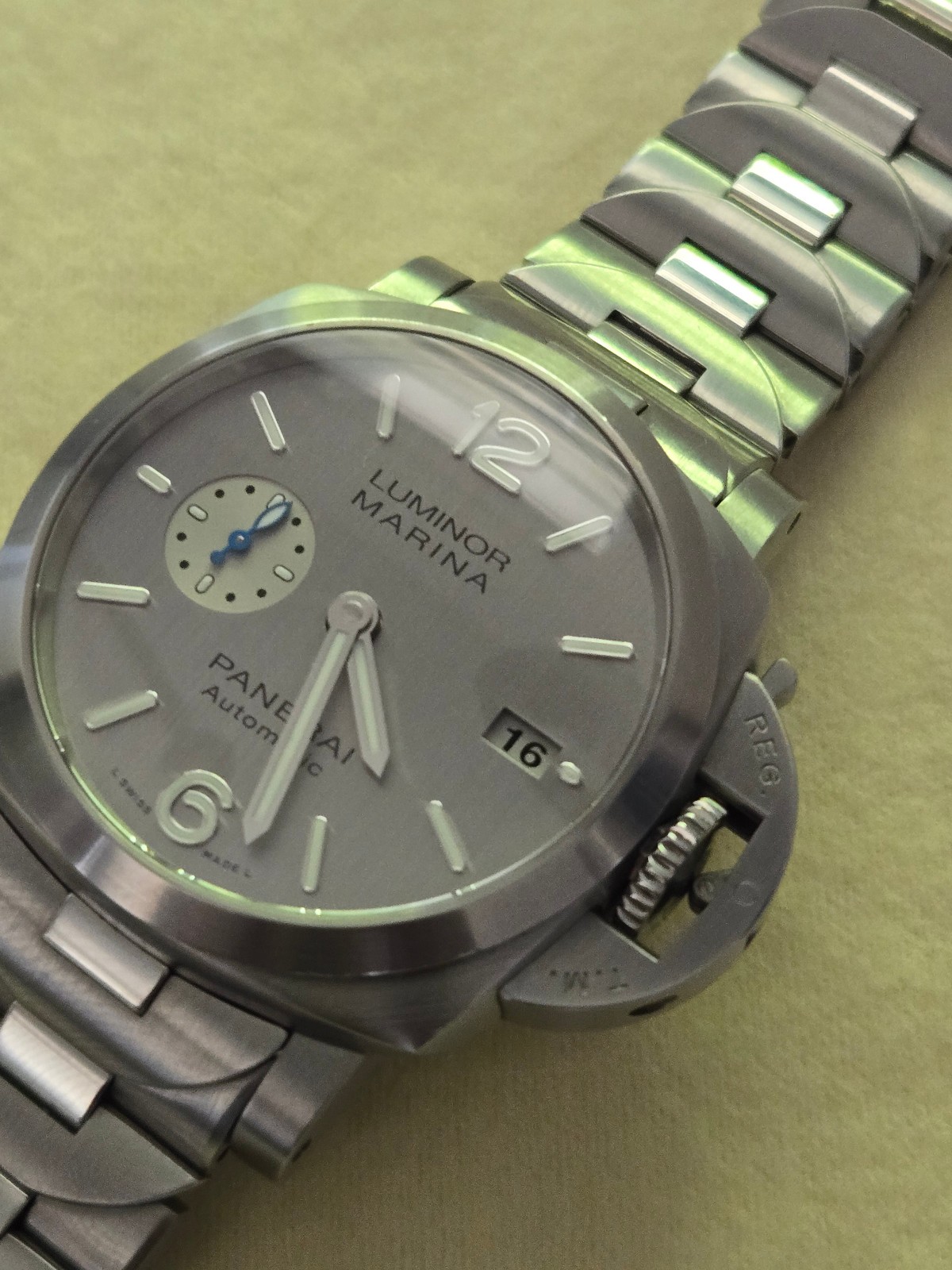 Pre-owned Panerai Luminor 1950 Automatic 42mm – Silver Dial – PAM00977 Good Cond