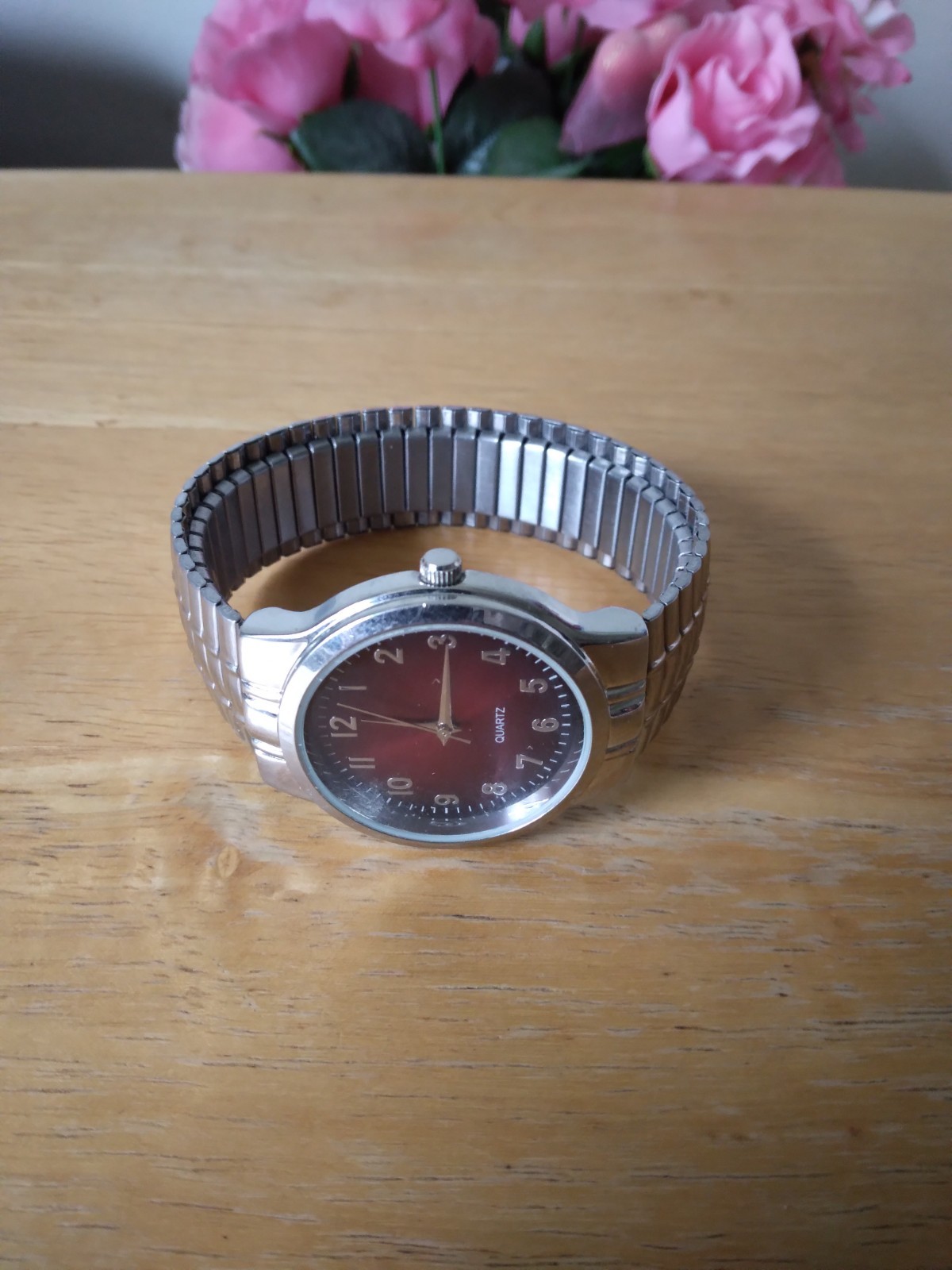 Unisex Quartz Watch GENWM753 Silver with Red Dial: 36mm, New Battery
