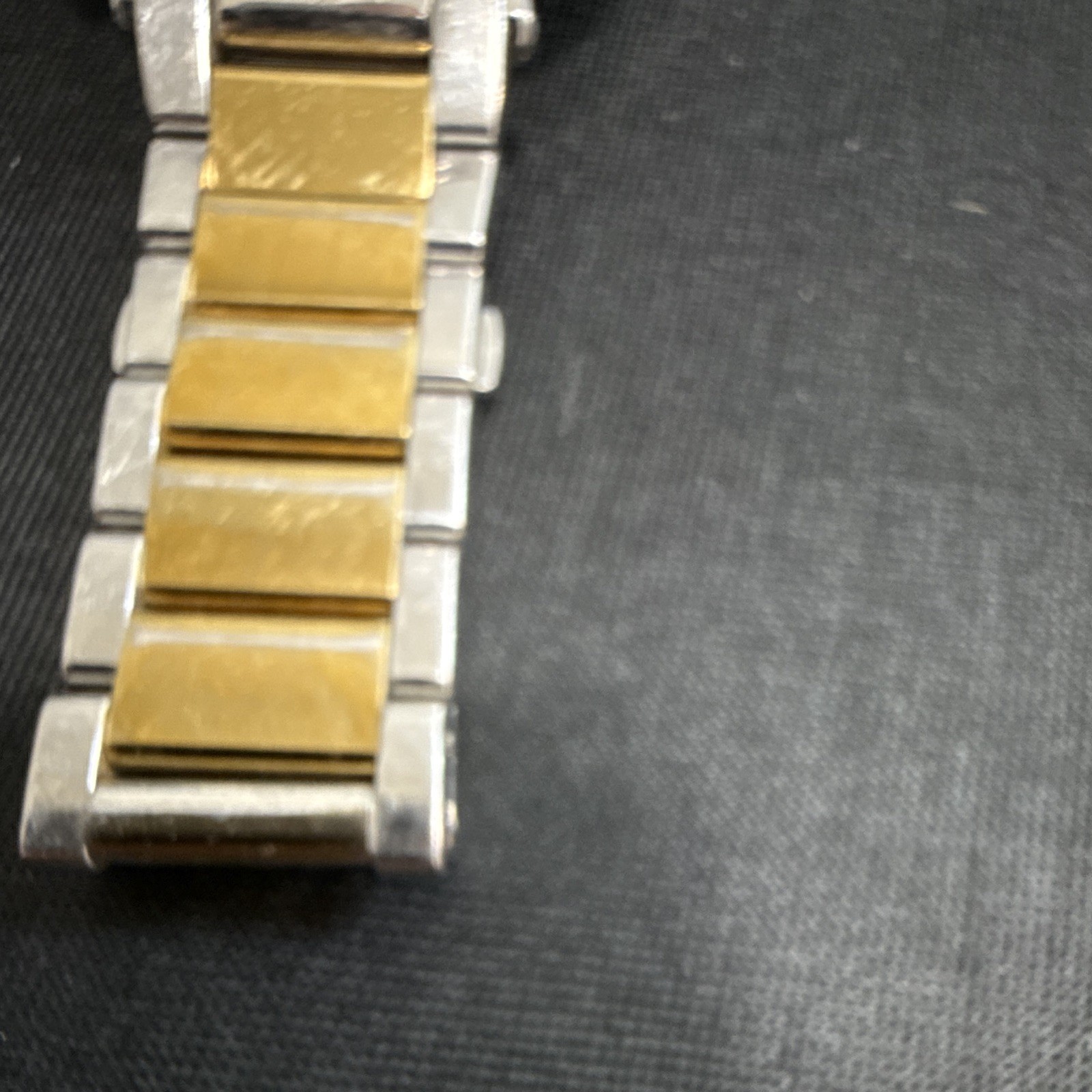 Michael Kors MK-5626 Two-Tone With New Battery! Runs Excellent!