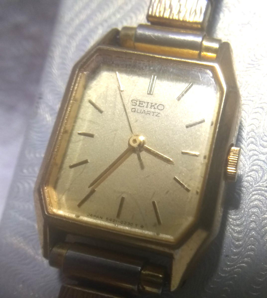 Seiko 5421-5110 Quartz Watch Women Champaign Dial Flex Band New Bat Works Great