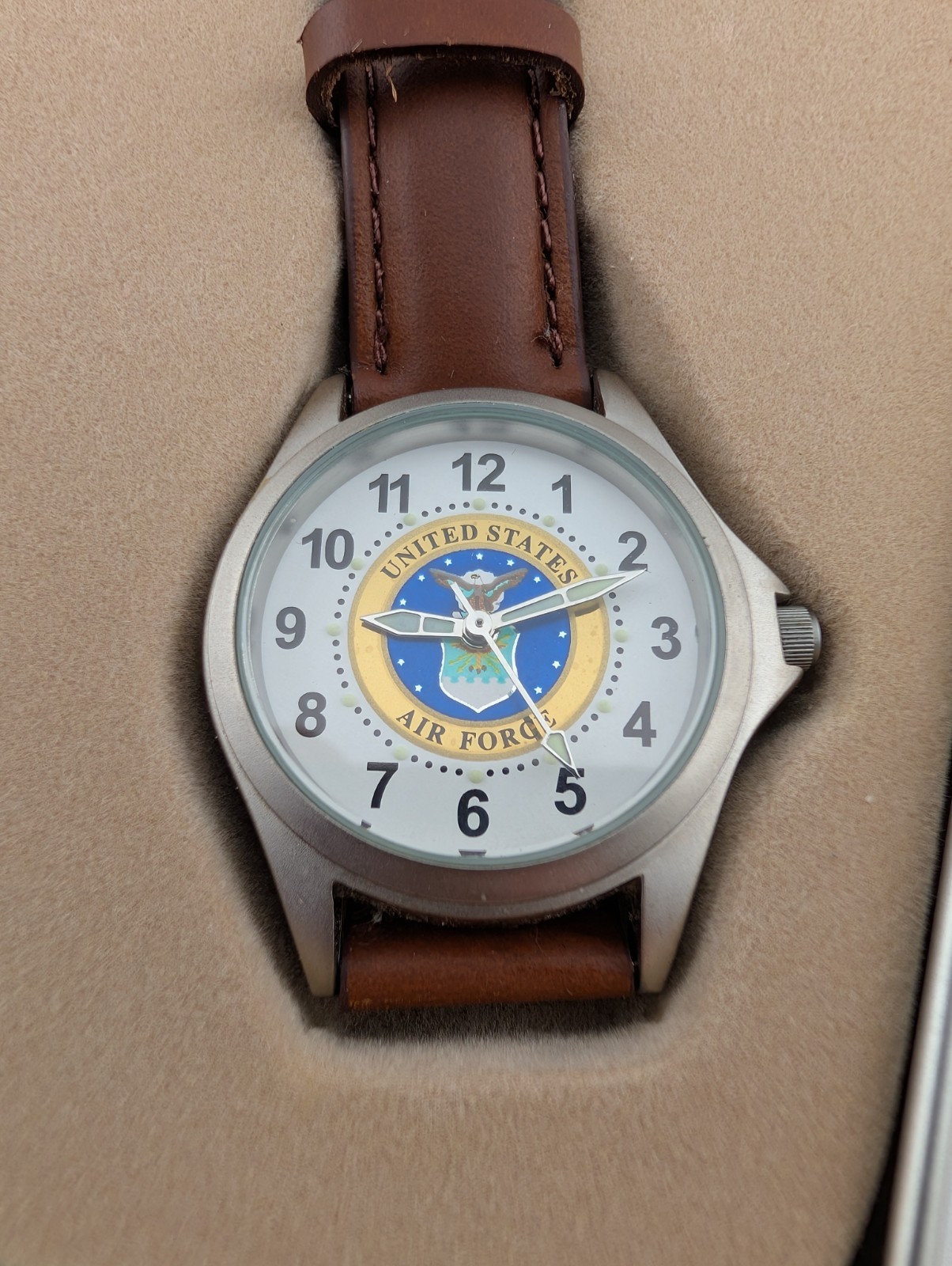 Vtg Avon 2006 Ladies U.S. Military Emblem Strap Watch in Tin U.S. Air Force
