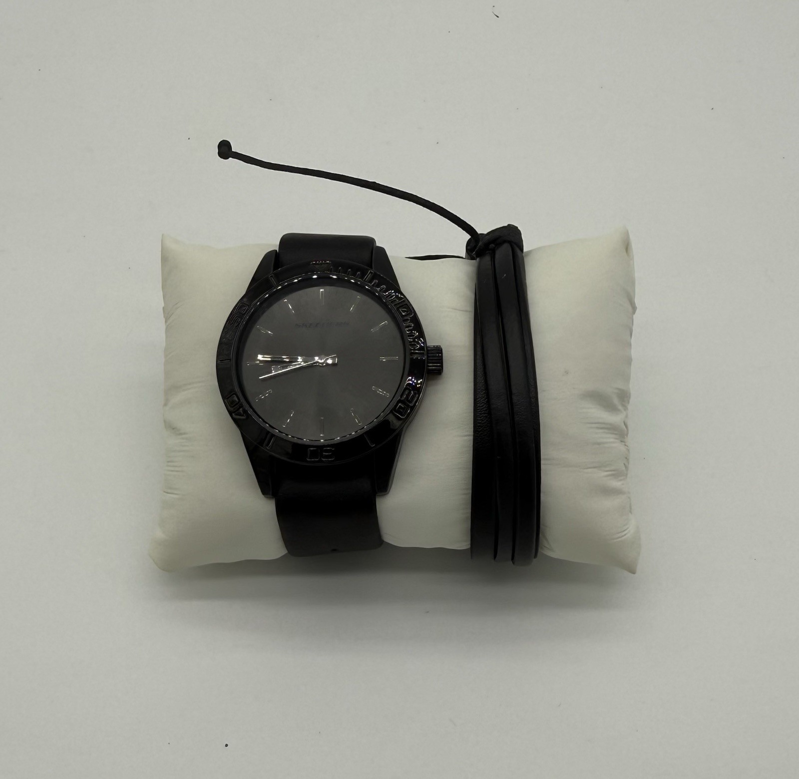 Sketchers Black Mens Watch & Bracelet Set Brand New Open Box As Is Fast Shipping