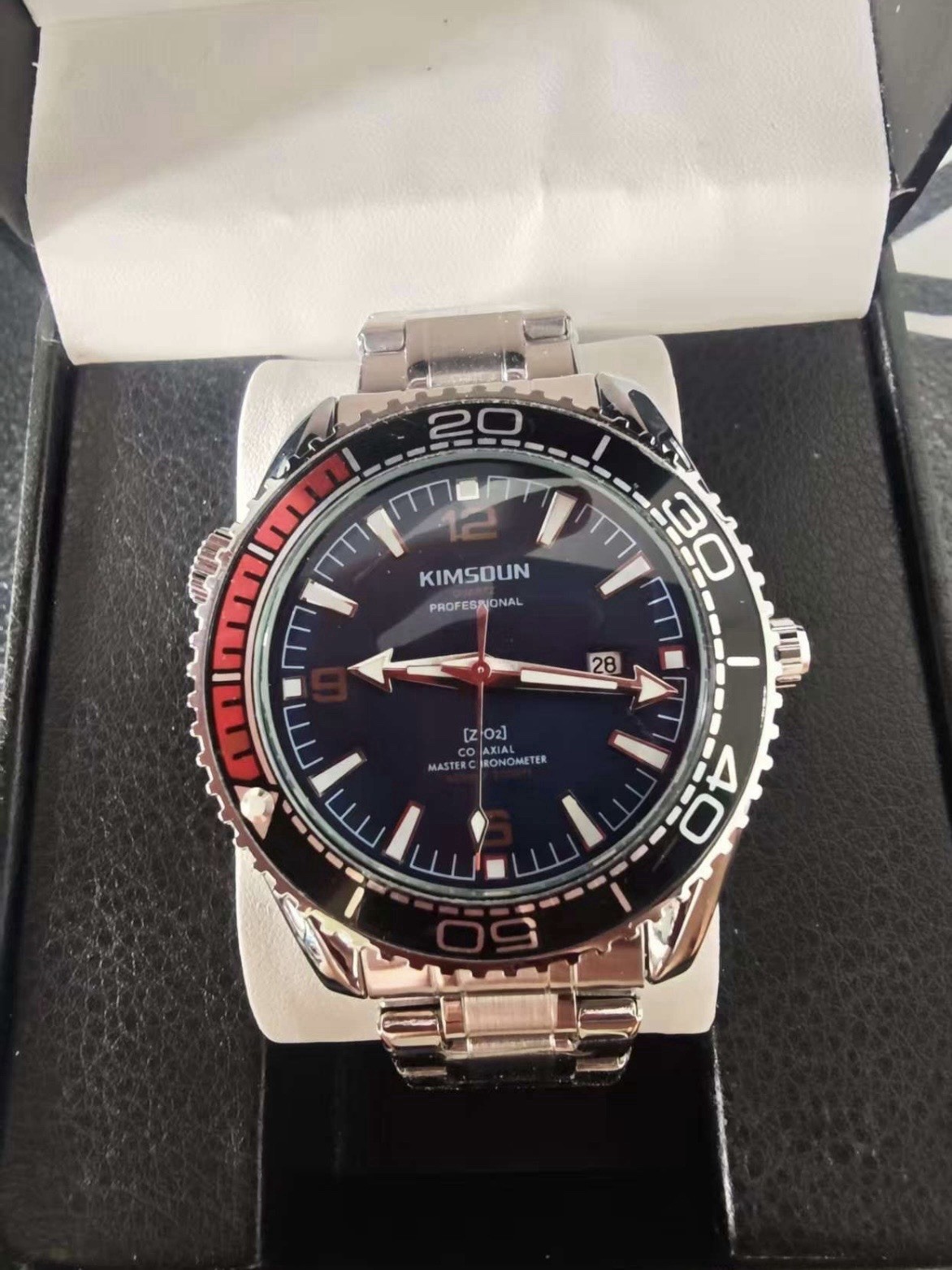KIMSDUN Professional Quartz Analog Diver Black Dial Rotating Bezel Date Box
