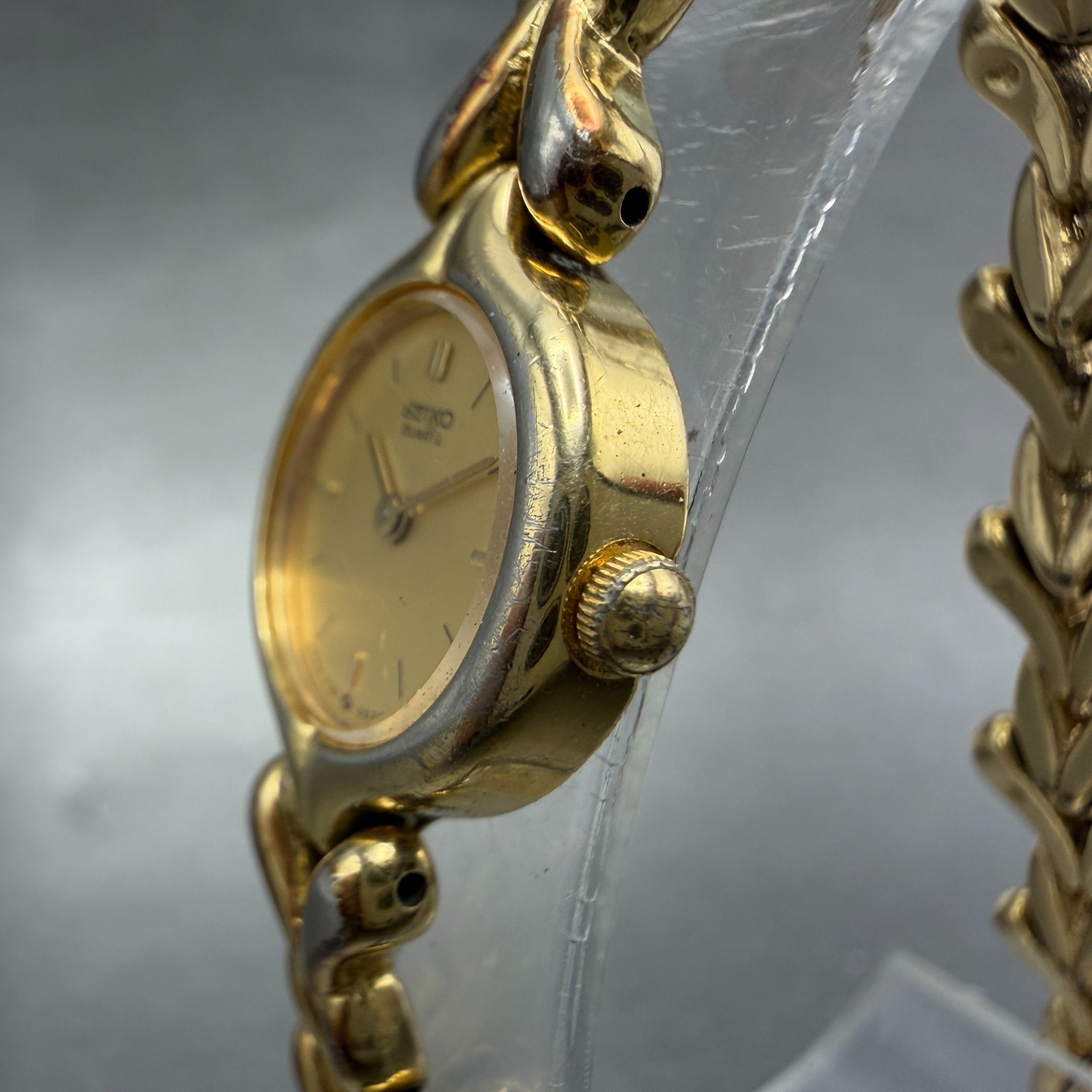Seiko Watch Women 17mm Champagne Dial Gold Tone Round 1F20-0B20 New Battery