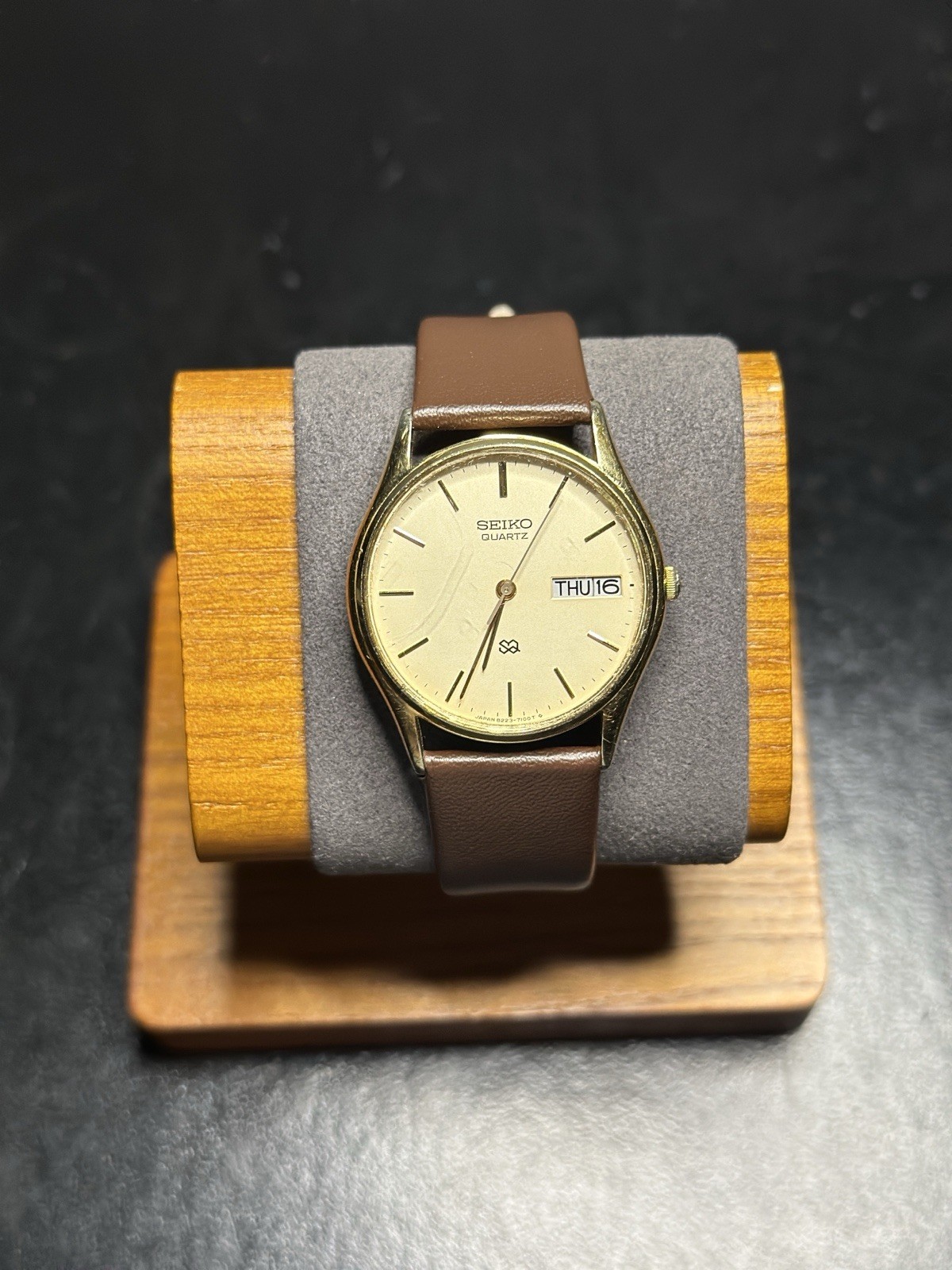 Vintage Seiko SQ quartz Oct. 1981 Ref 8223-7089 Day Date Indicator New battery