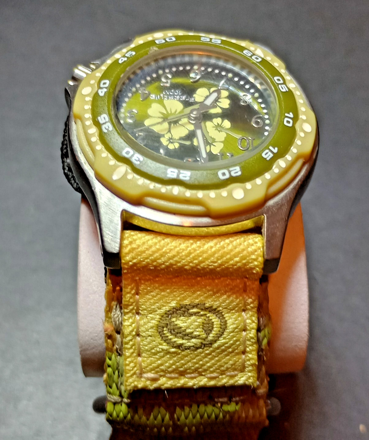 SURF IS UP BABY!! Vintage Freestyle Rage 77185 Women’s Diver’s Watch-new Batte