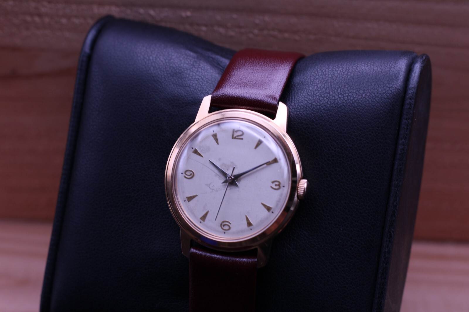 VINTAGE MEN’S SWISS WRIST WATCH QUARTZ ISA K63 33mm 17.2mm LUG RUNS (BH)
