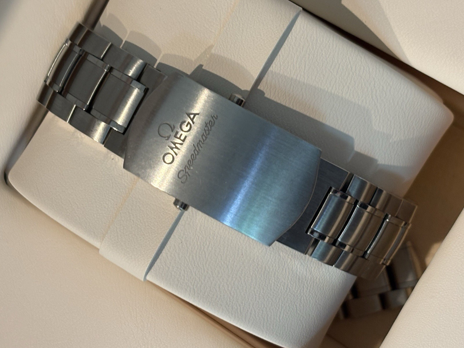 OMEGA Speedmaster Racing Reverse Panda 40mm
