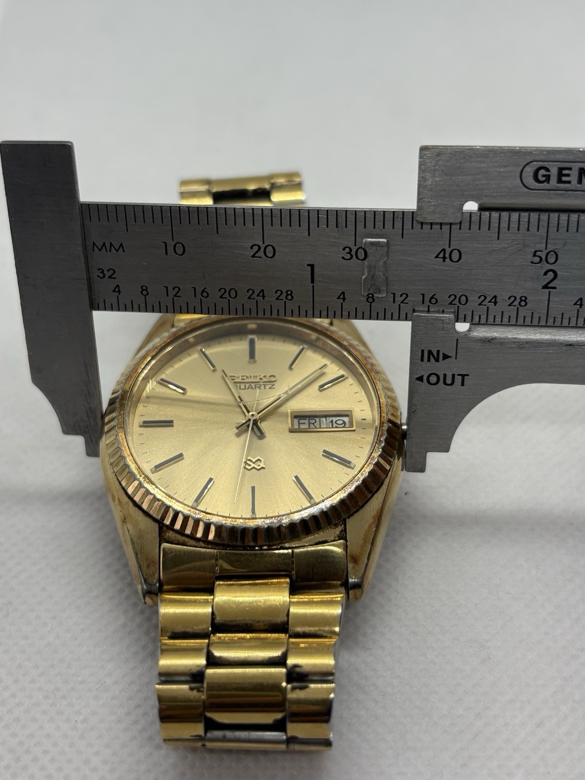 Vintage Seiko SQ President 6923-8089 Gold Tone Fluted Bezel Day Date Men’s 1985