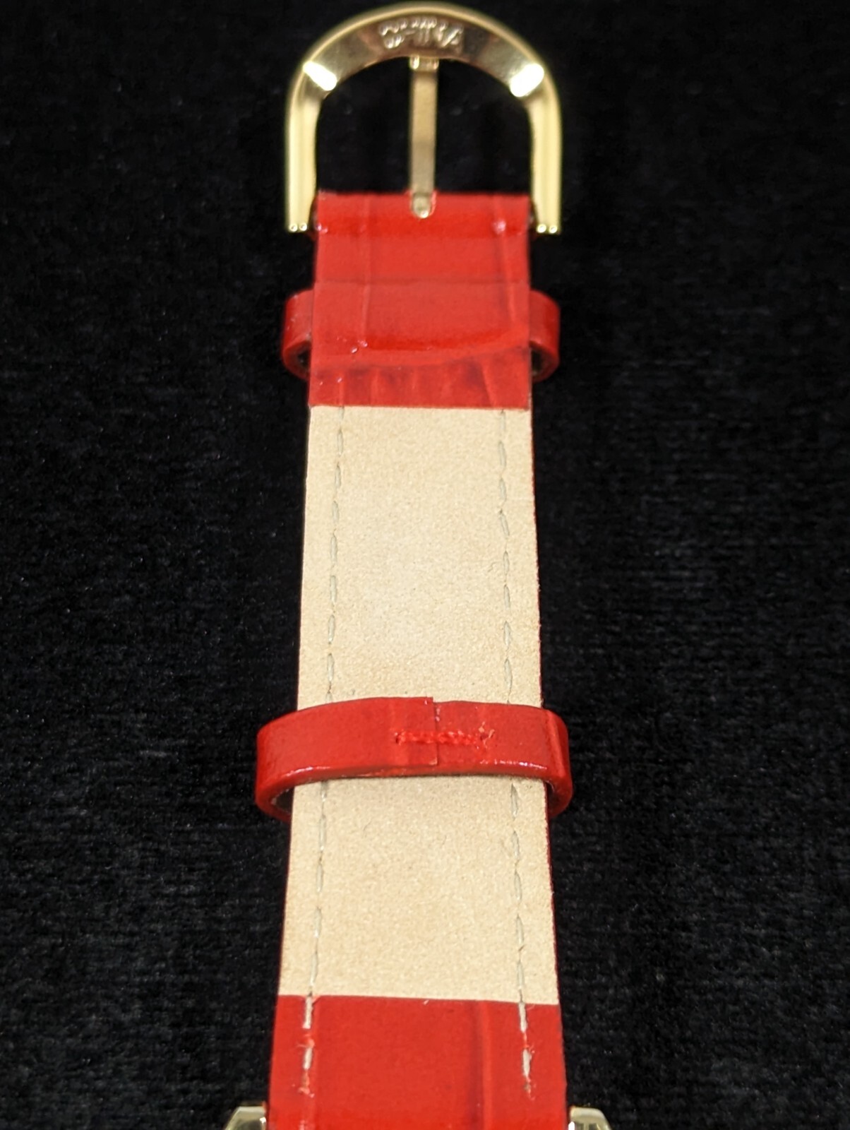 Gossip Womans White Dial Gold Tone Case Red Leather Band Watch 7.5 Inch