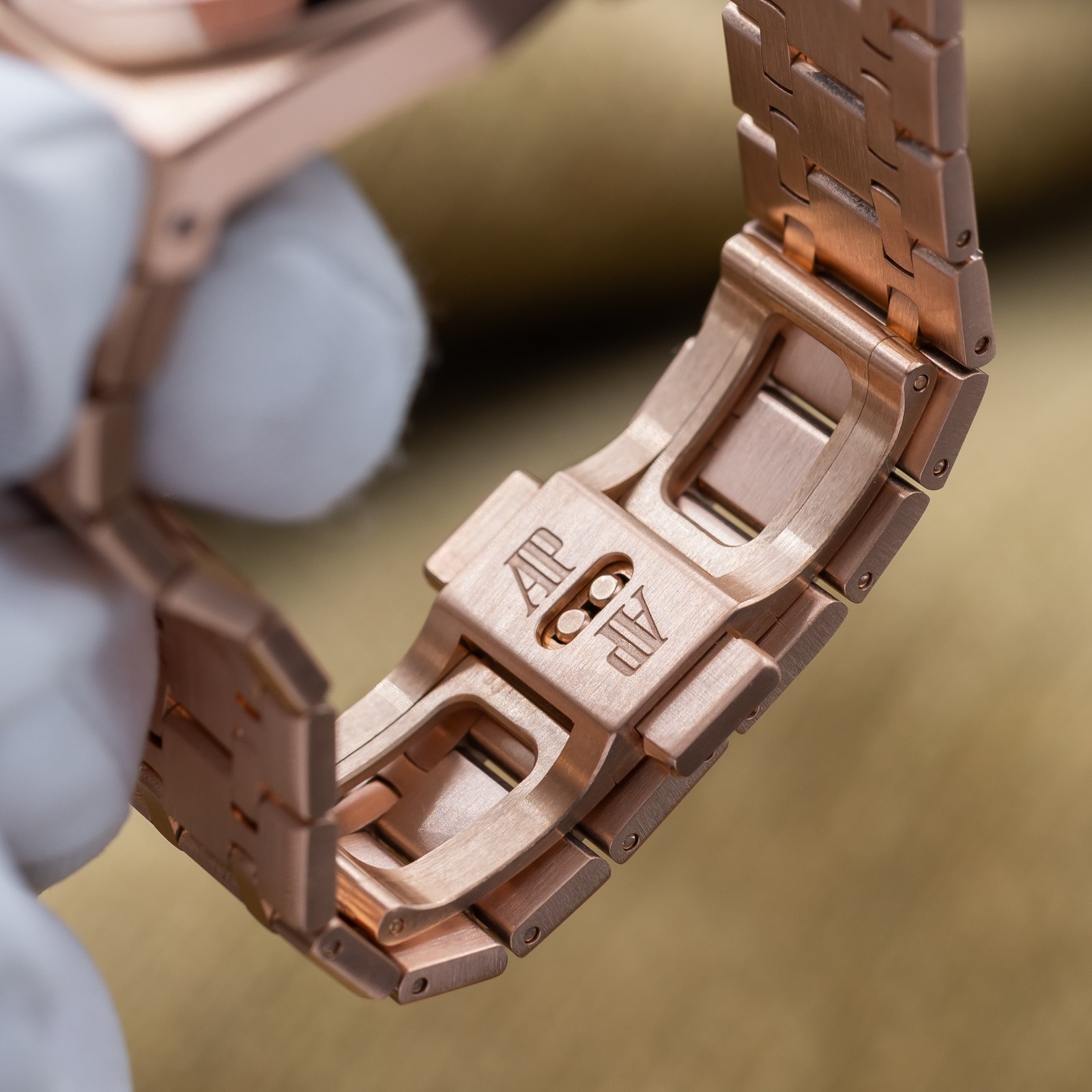 Audemars Piguet Royal Oak Rose Gold Black Dial 41mm – AP 15500OR Full Set