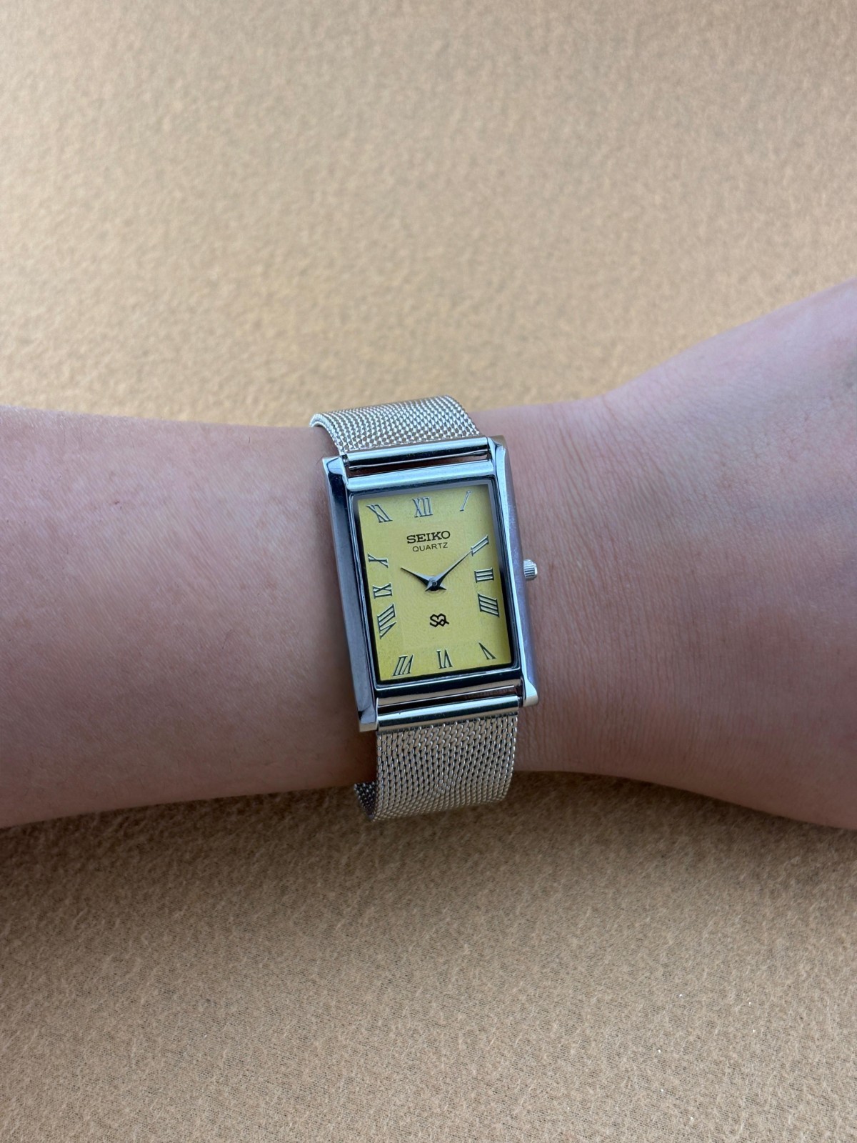 RARE YELLOW SILVER Vintage Seiko Slim Quartz Men’s Wristwatch