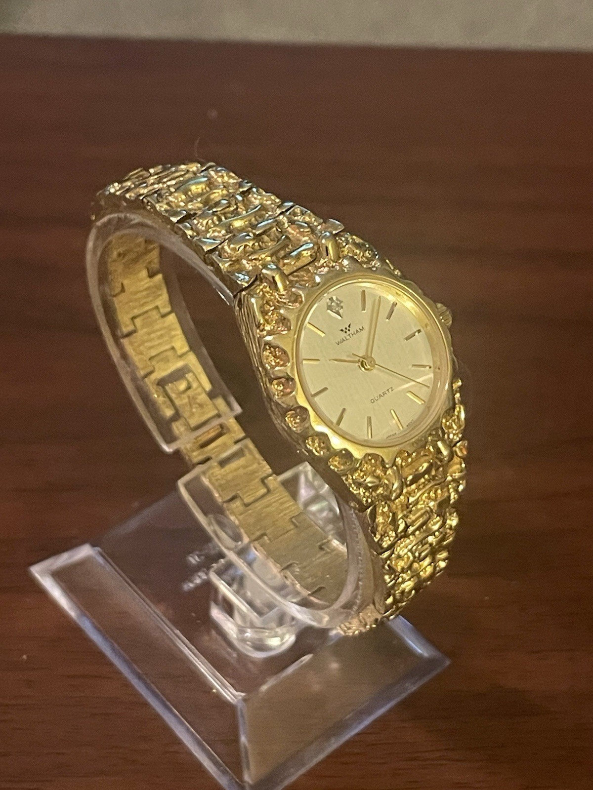 Vintage Waltham Ladies Gold Tone Quartz Bracelet Watch Jewelry Style YG500012