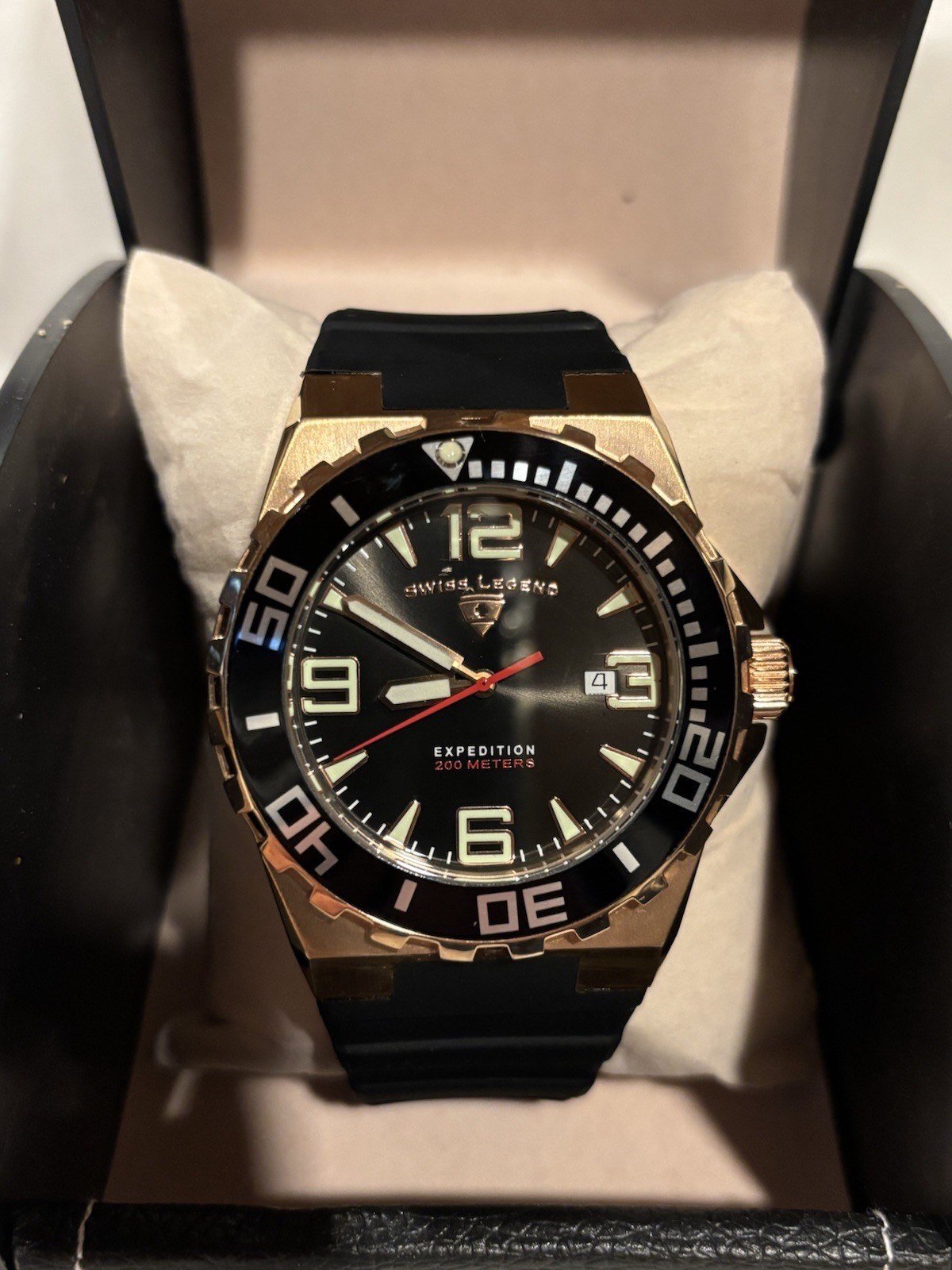 MEN’S SWISS LEGEND EXPEDITION 200M DIVE NAVY AND GOLD WATCH NEW BATTERY