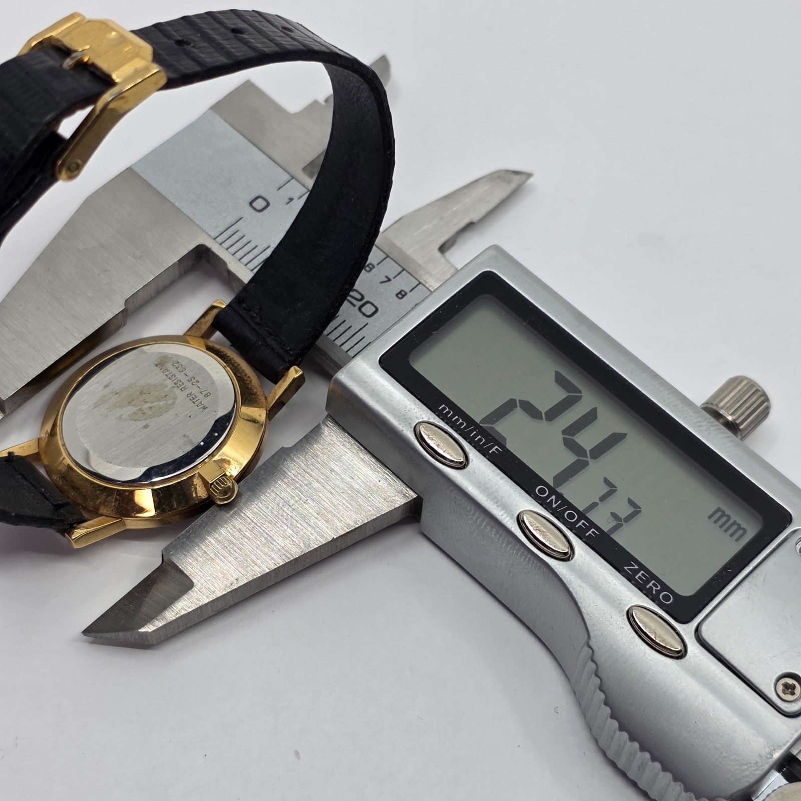 Ladies Movado Museum Black Dial Quartz Watch 87-25-832 Gold Tone New Battery