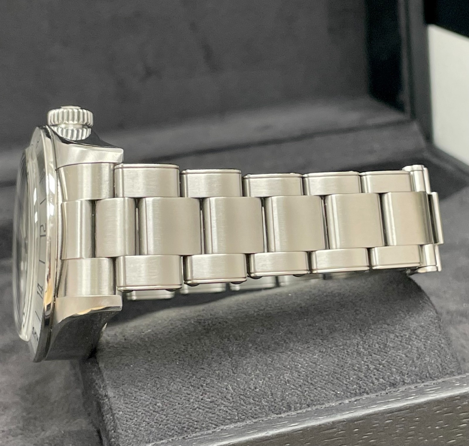 TUDOR BLACK BAY PRO 79470 BLACK DIAL WITH BOX AND EXTRA BAND 39MM