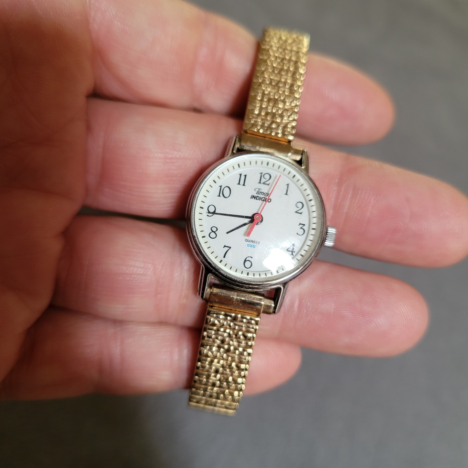 Timex Indiglo Quartz NEW BATTERY Hadley Roma Watch Stretch Band Gold Tone