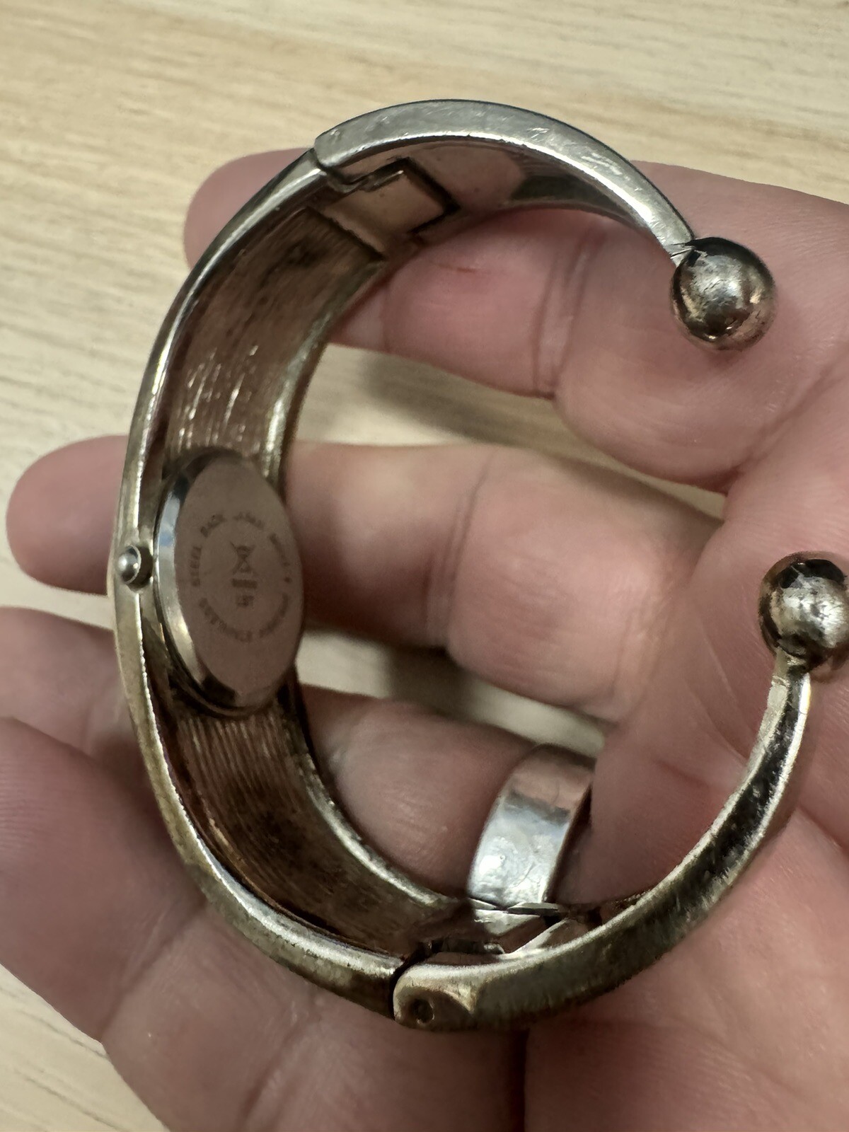 2 Ladies Cuff Style Watches – 1 Avenue and 1 Unbranded – Working