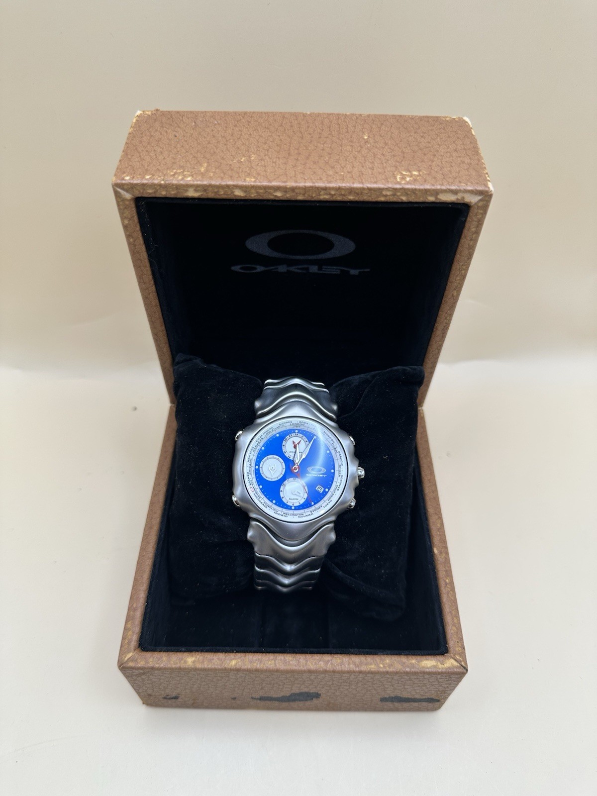 2000s VTG Oakley Watch GMT Satin Finish Blue Dial Bracelet Links