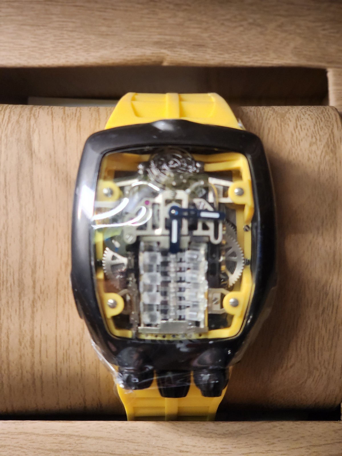 Montres Prestige Skeleton Dial Water-Resistant Yellow Silicone Wristwatch Analog