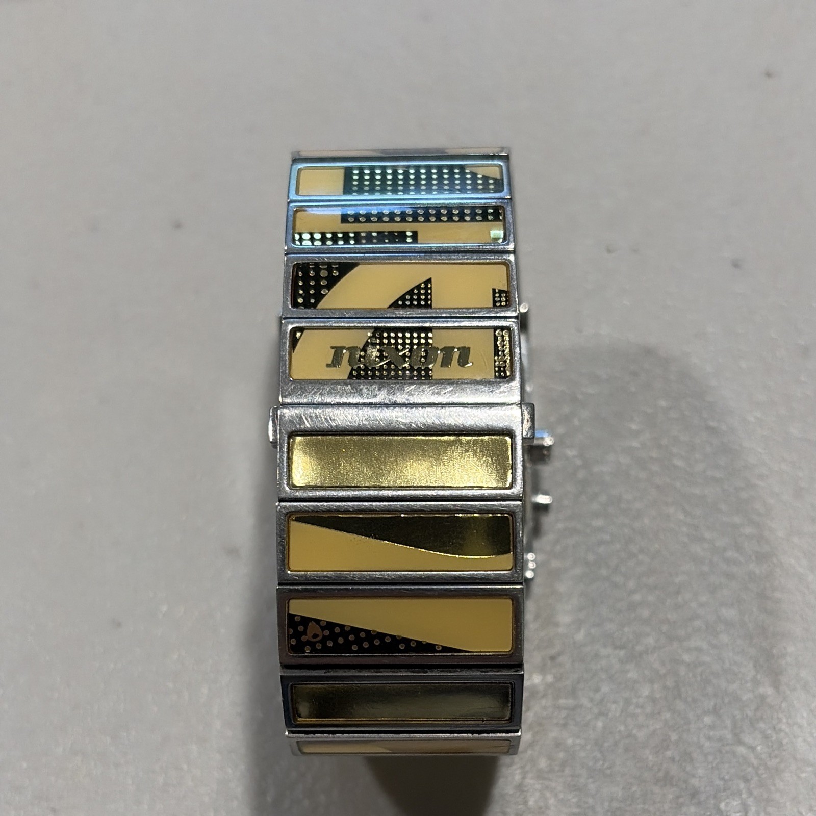 Nixon The Rotolog Digital Quartz Wristwatch Stainless Steel Bracelet 30m.