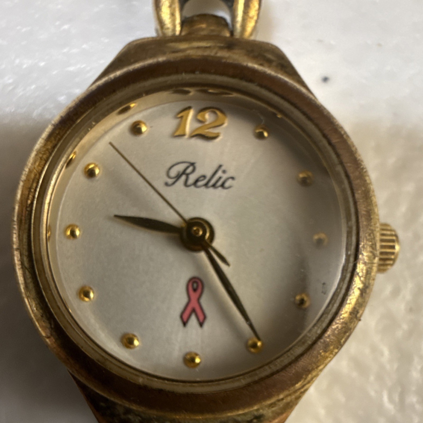 Relic Breast Cancer Awareness Women’s Wristwatch Gold Tone Bracelet (B24)
