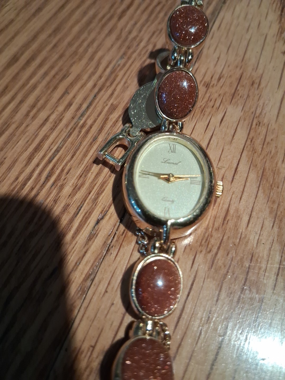 Vintage Lucoral Oval Gold Fleck Lucite Cabochon Approx 7.5″Bracelet Gold Tone