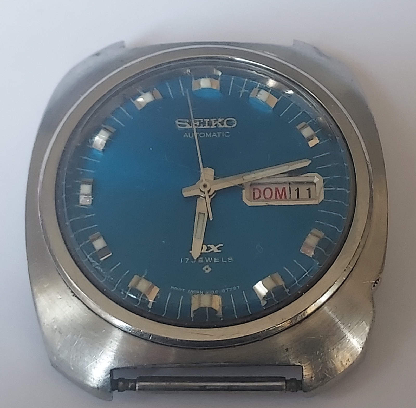 Seiko DX Watch Sunburst Blue Automatic Calendar Model 17 Jewel 6106 – 8439 Runs