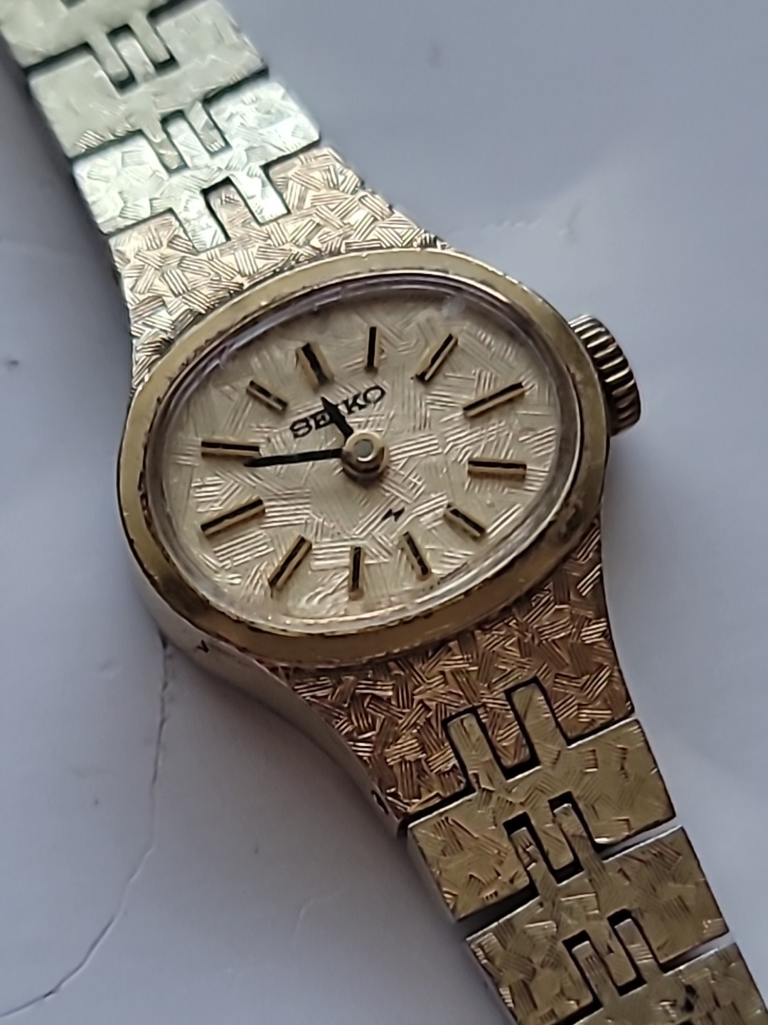 Vintage Seiko Women’s Gold Watch 890488 11-7619 Analog Brushed Gold VGC