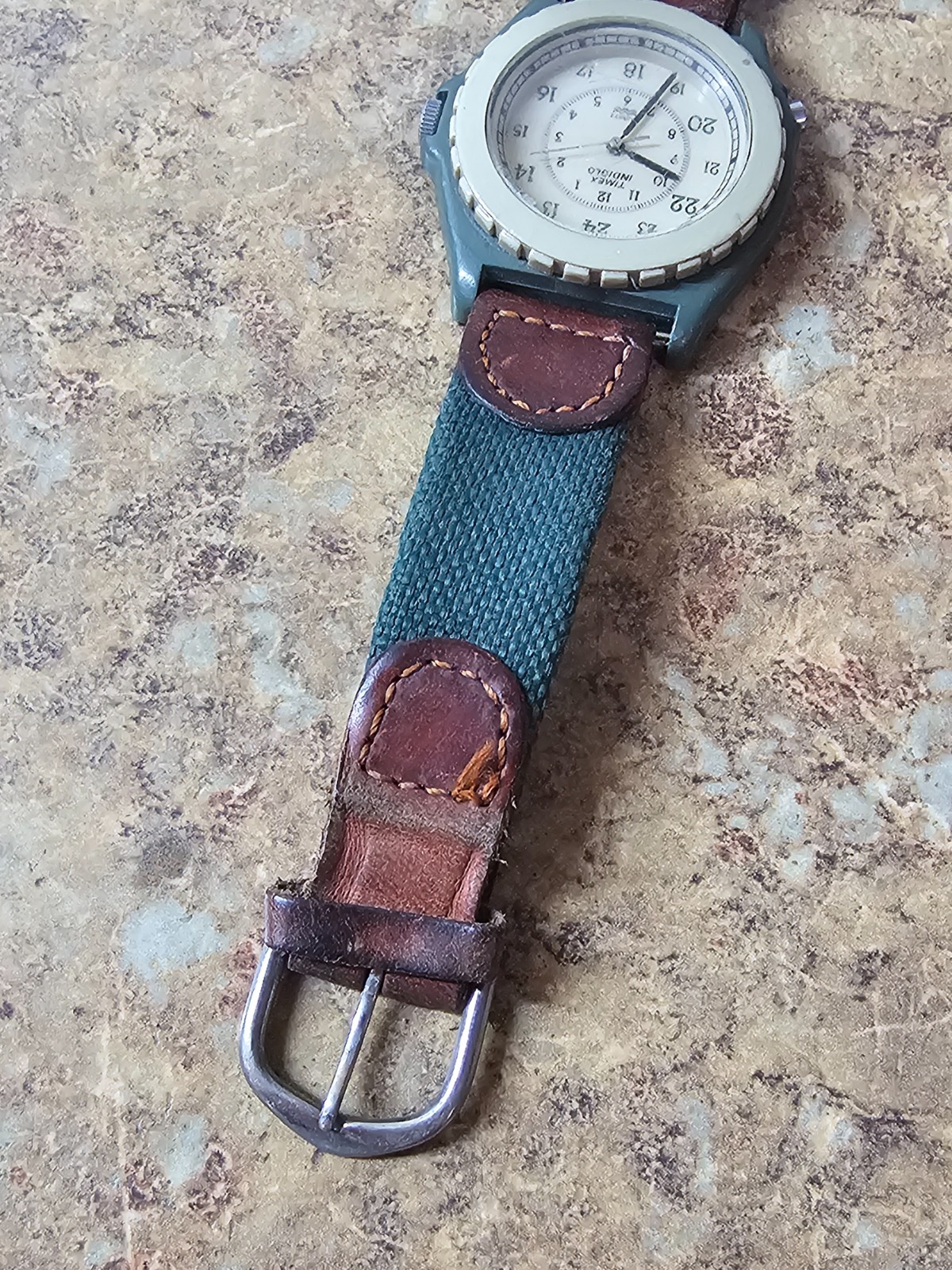 Vintage Timex Indiglo Men’s Quartz Watch Leather/Nylon Band Pre-owned 38mm