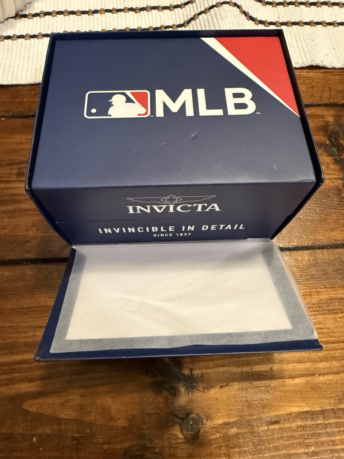 Invicta Pro Diver MLB NY Yankees Men’s Quartz Gold Bracelet Watch 100m