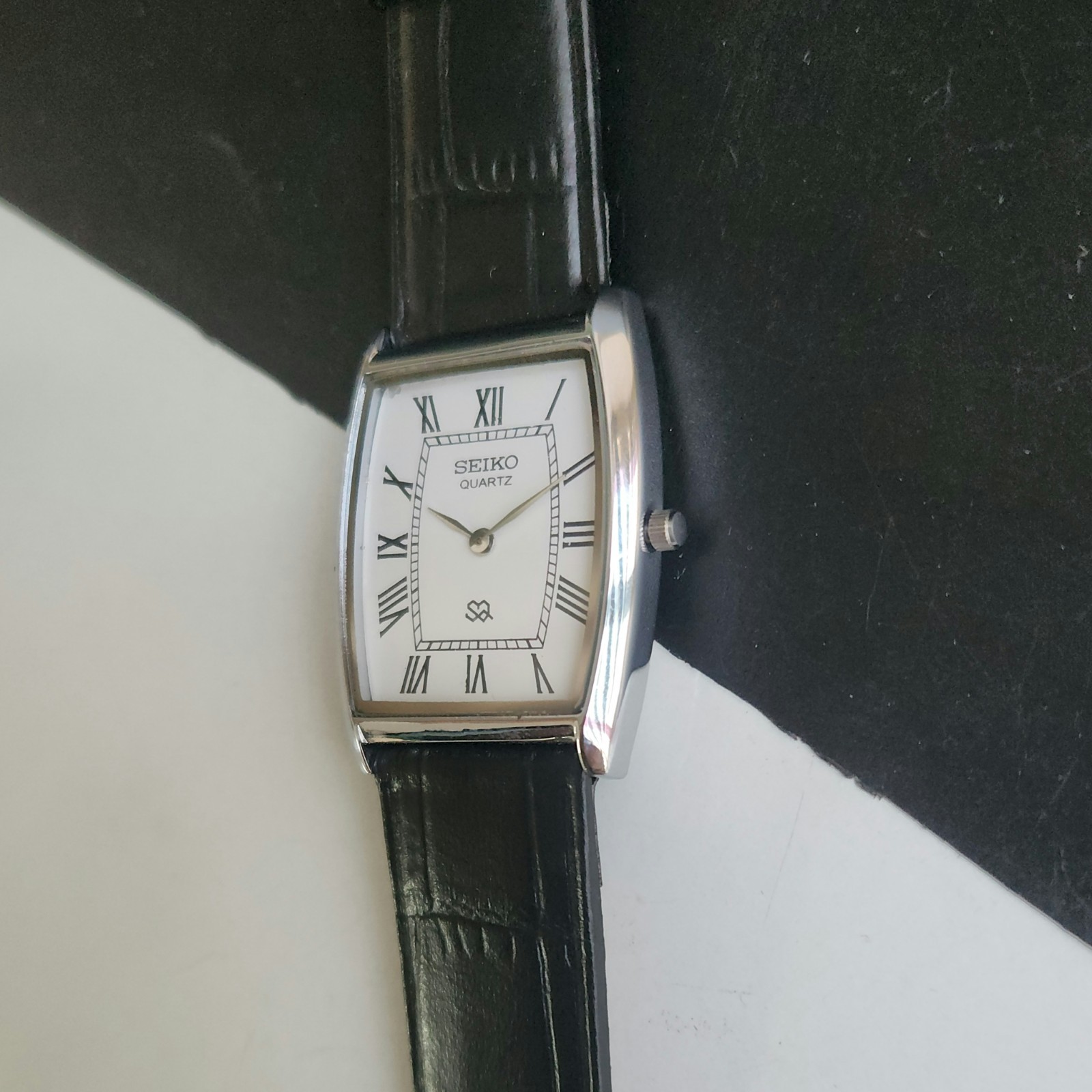 Vintage Seiko Slim Tank Quartz Men White Dial Dress Watch-Free Shipping