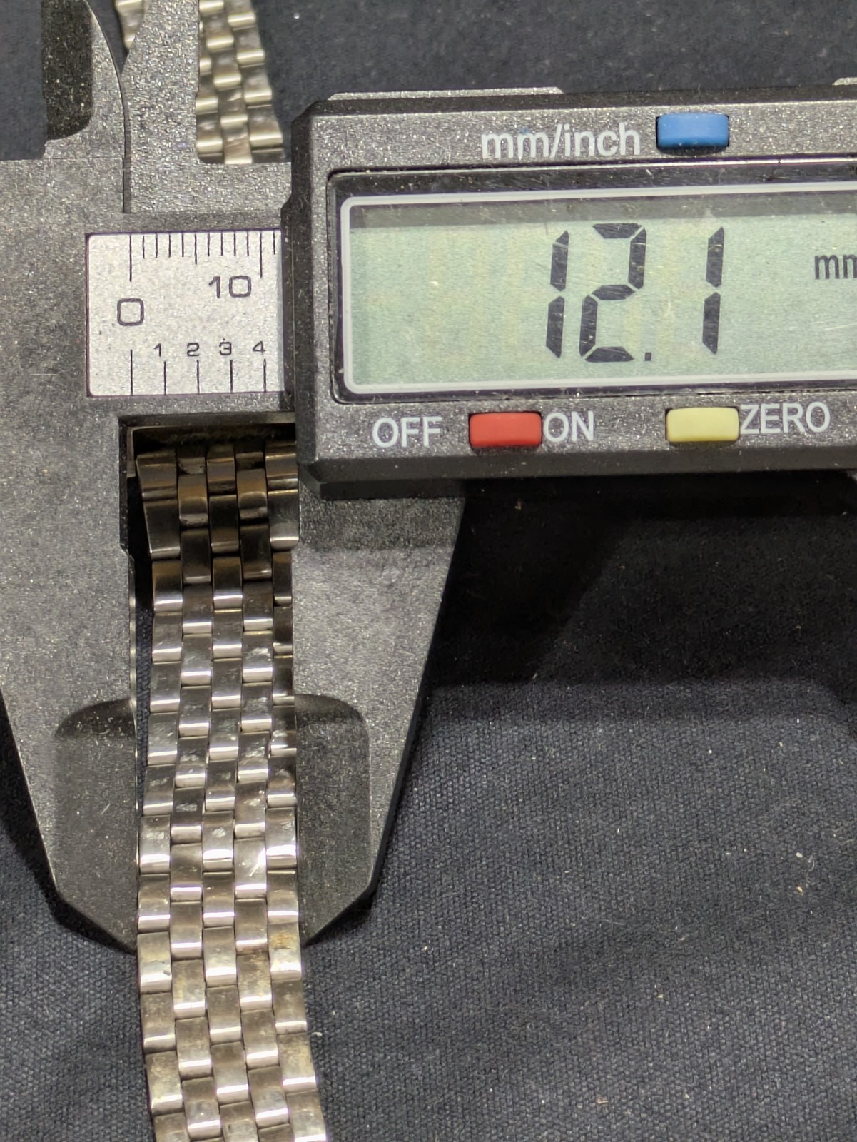 Nixon The Time Teller Quartz Silver Dial Stainless Steel Bracelet 100m New Btry