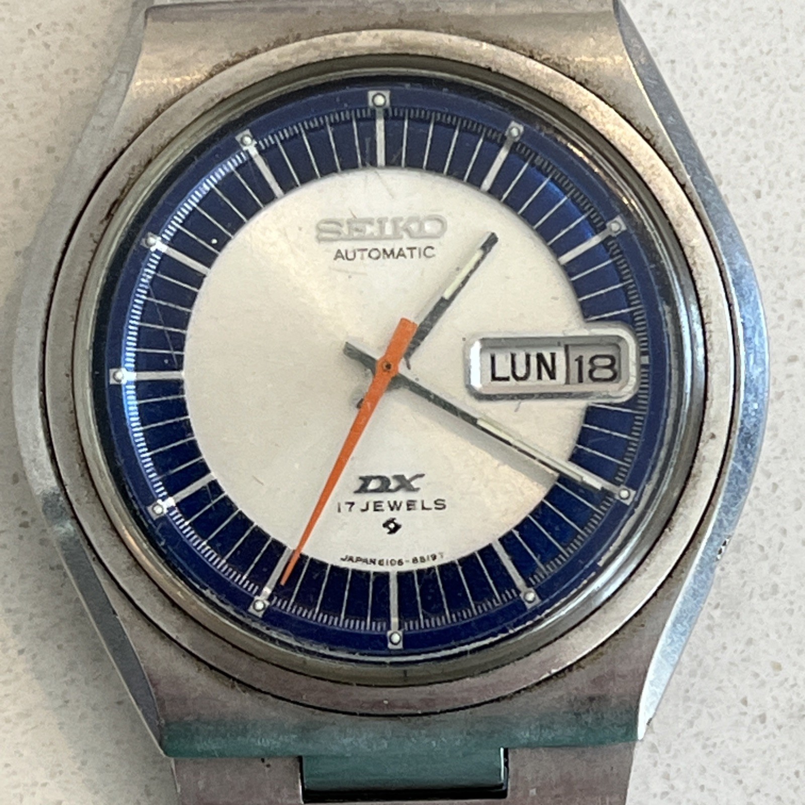 Vintage Seiko DX 6106-8629 Automatic – 1972 – Runs – English/Spanish Day/Date