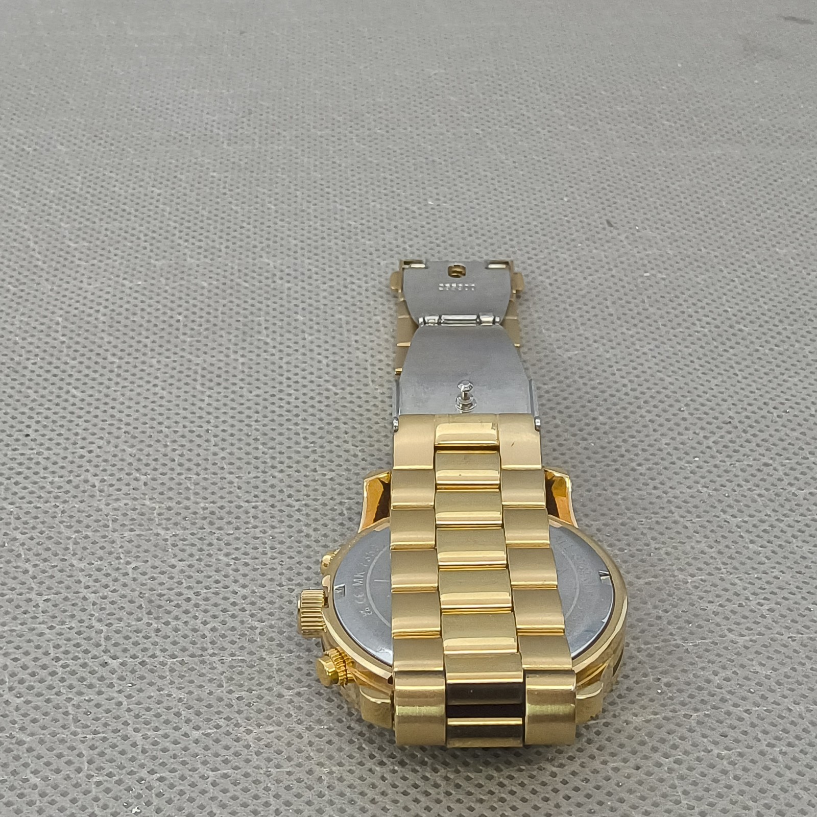 Michael Kors MK-7353 Runway Gold Tone Watch Women Stainless Steel -See condition