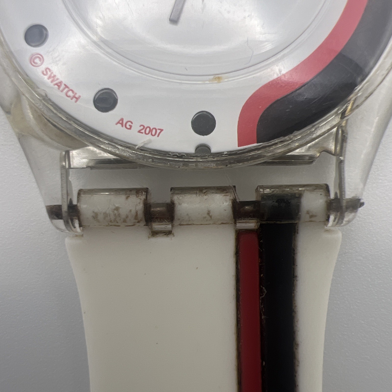 Swatch Skin SENSUAL STREET Ultra Thin White 34mm Watch SFK307 2007 Case
